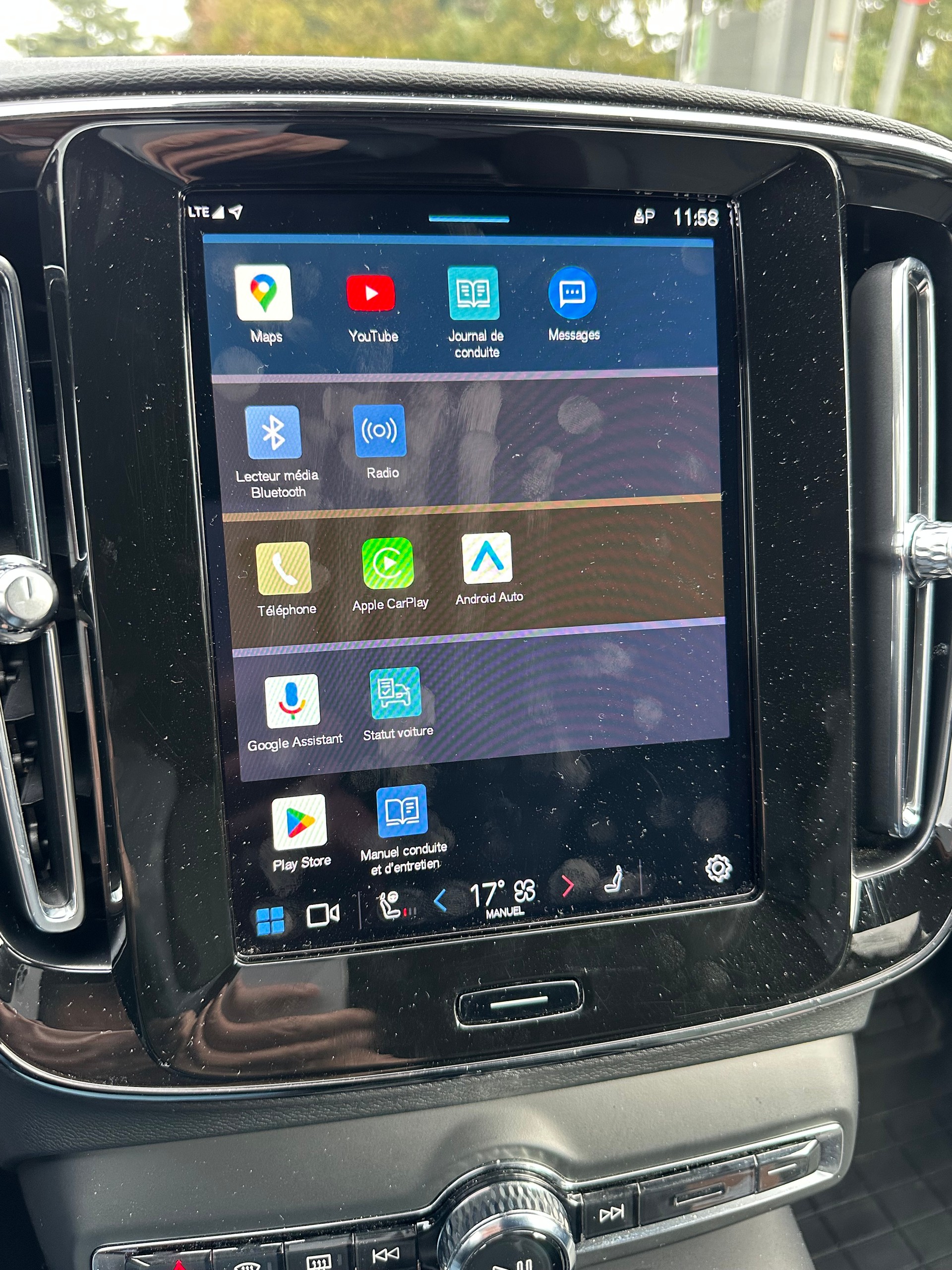 VOLVO XC40 B3 Benzin Mild Hybrid Plus Dark DCT-image-10
