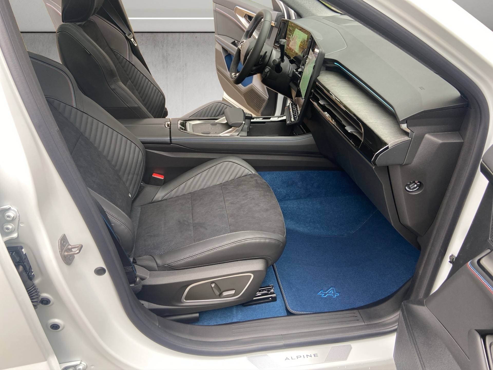 RENAULT Rafale 1.2 E-Tech Plug-in Hybrid 300 4x4 Atelier Alpine-image-11