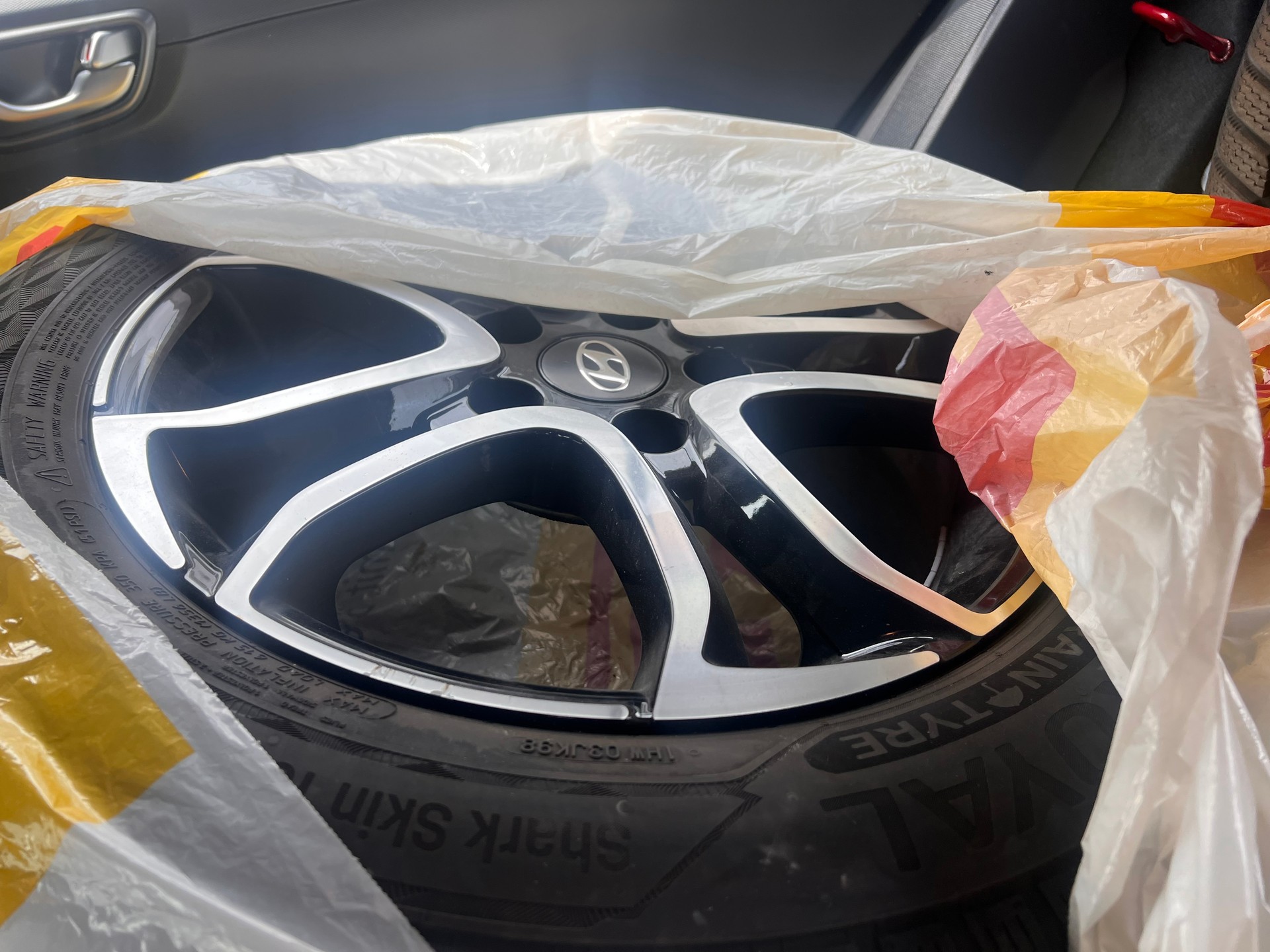 HYUNDAI Ioniq 1.6 GDi Plug in Hybrid Amplia DCT-image-11