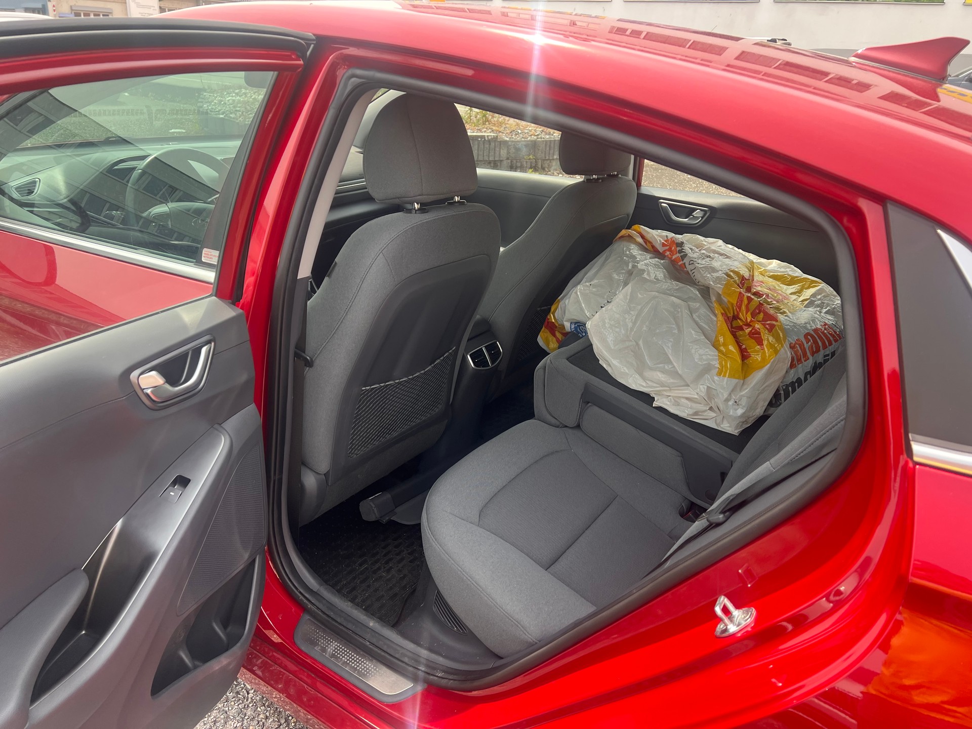 HYUNDAI Ioniq 1.6 GDi Plug in Hybrid Amplia DCT-image-10