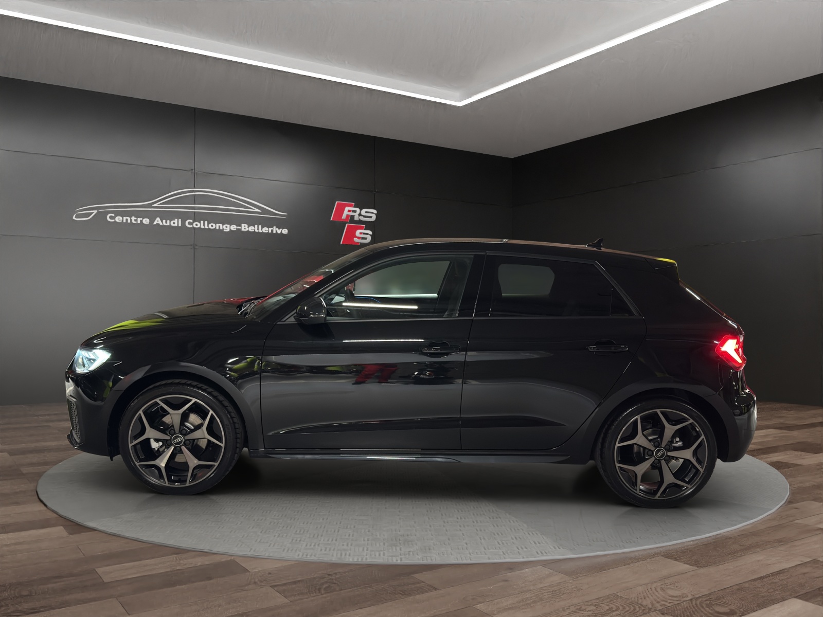 AUDI A1 Sportback 30 TFSI Attraction S-tronic-image-2
