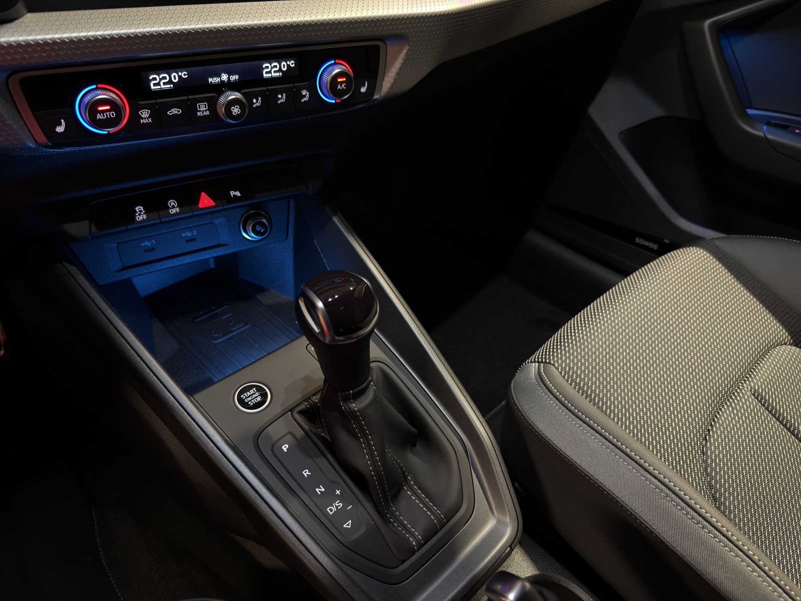 AUDI A1 Sportback 30 TFSI Attraction S-tronic-image-12