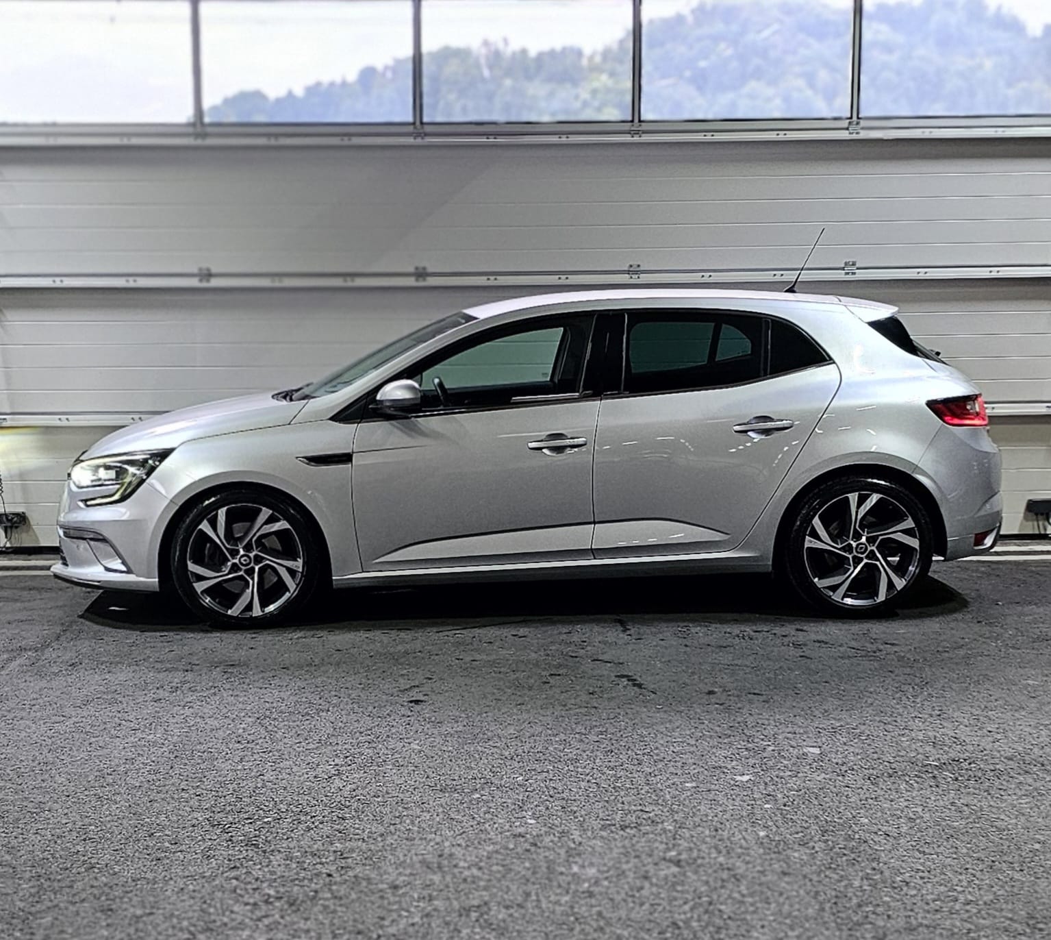 RENAULT Mégane 1.6 16V Turbo GT EDC Frisch MFK-image-1