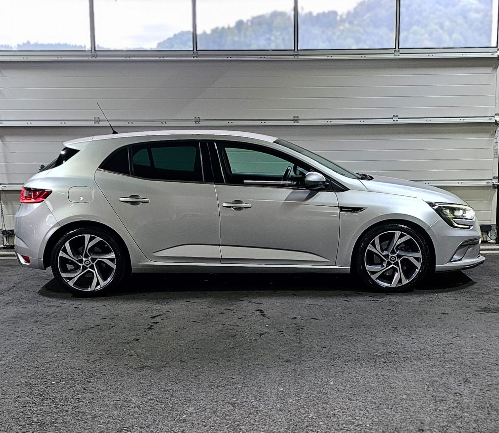 RENAULT Mégane 1.6 16V Turbo GT EDC Frisch MFK-image-5