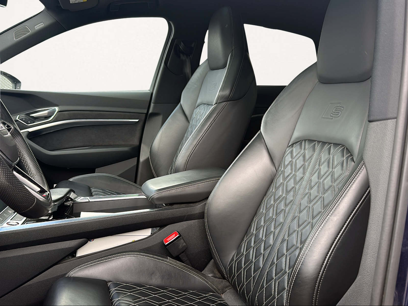 AUDI e-tron S Sportback quattro-image-5