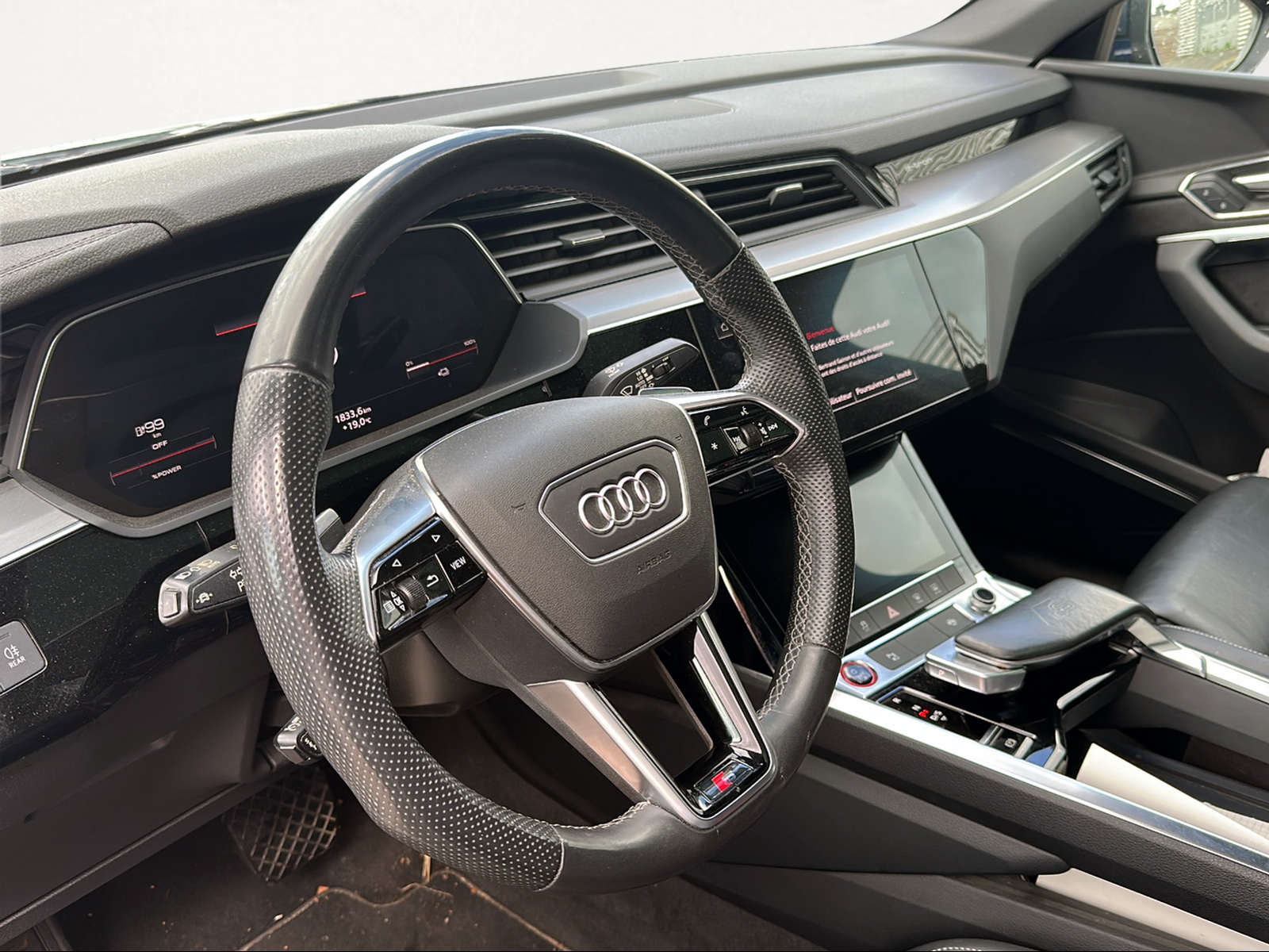 AUDI e-tron S Sportback quattro-image-6