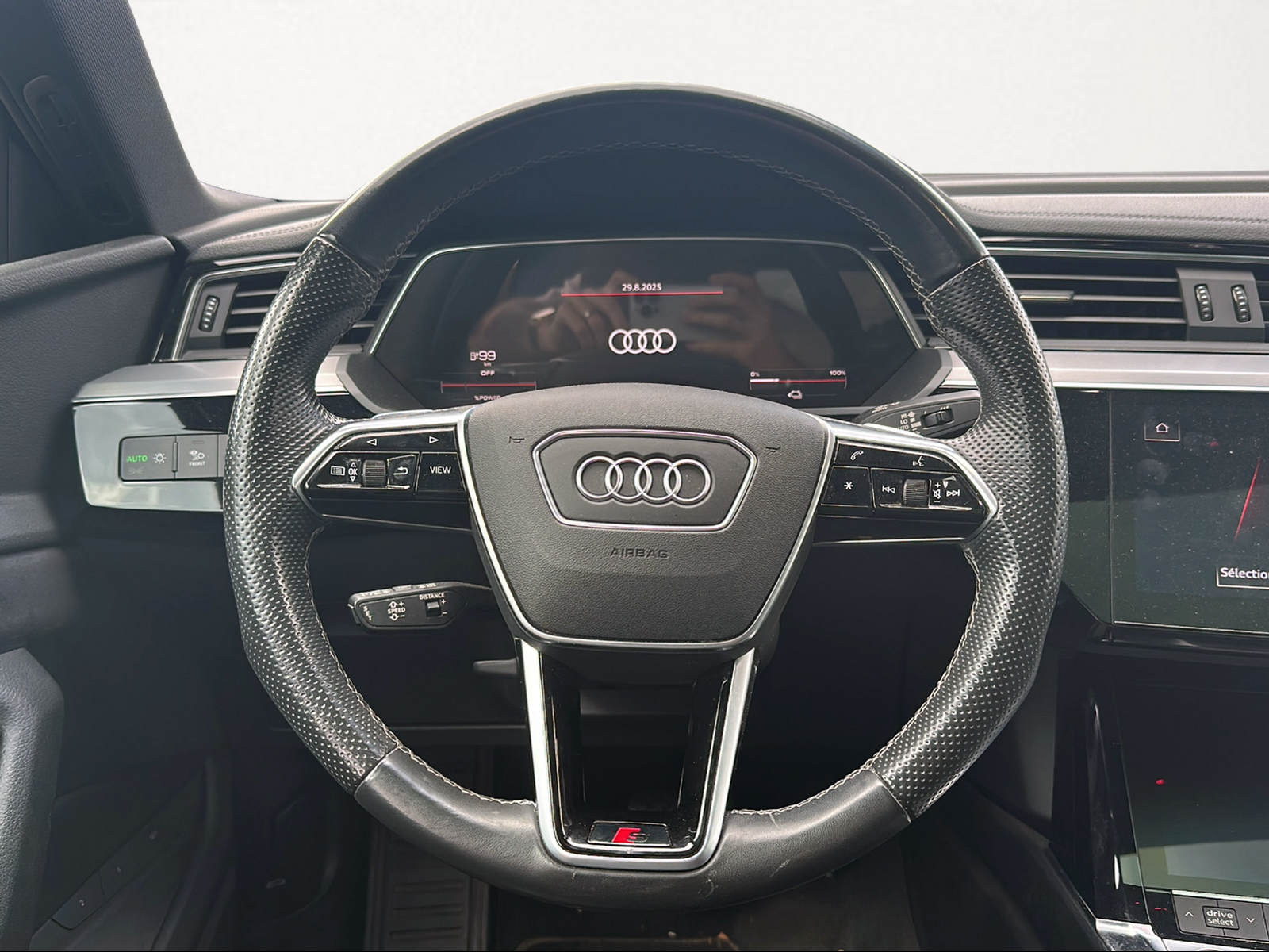 AUDI e-tron S Sportback quattro-image-7