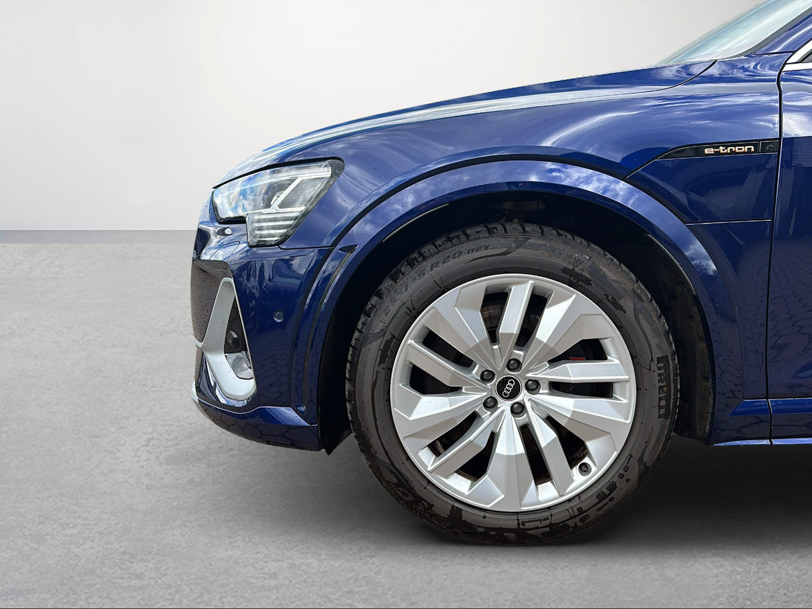 AUDI e-tron S Sportback quattro-image-8