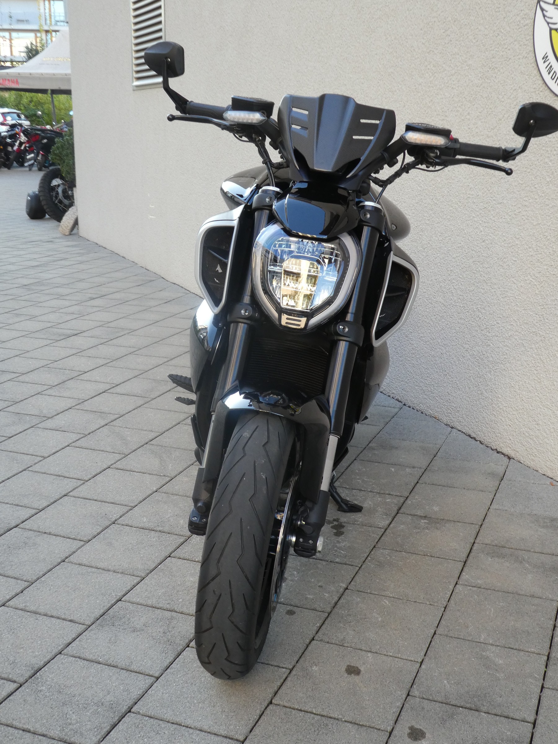 DUCATI Diavel V4-showroom-element-2