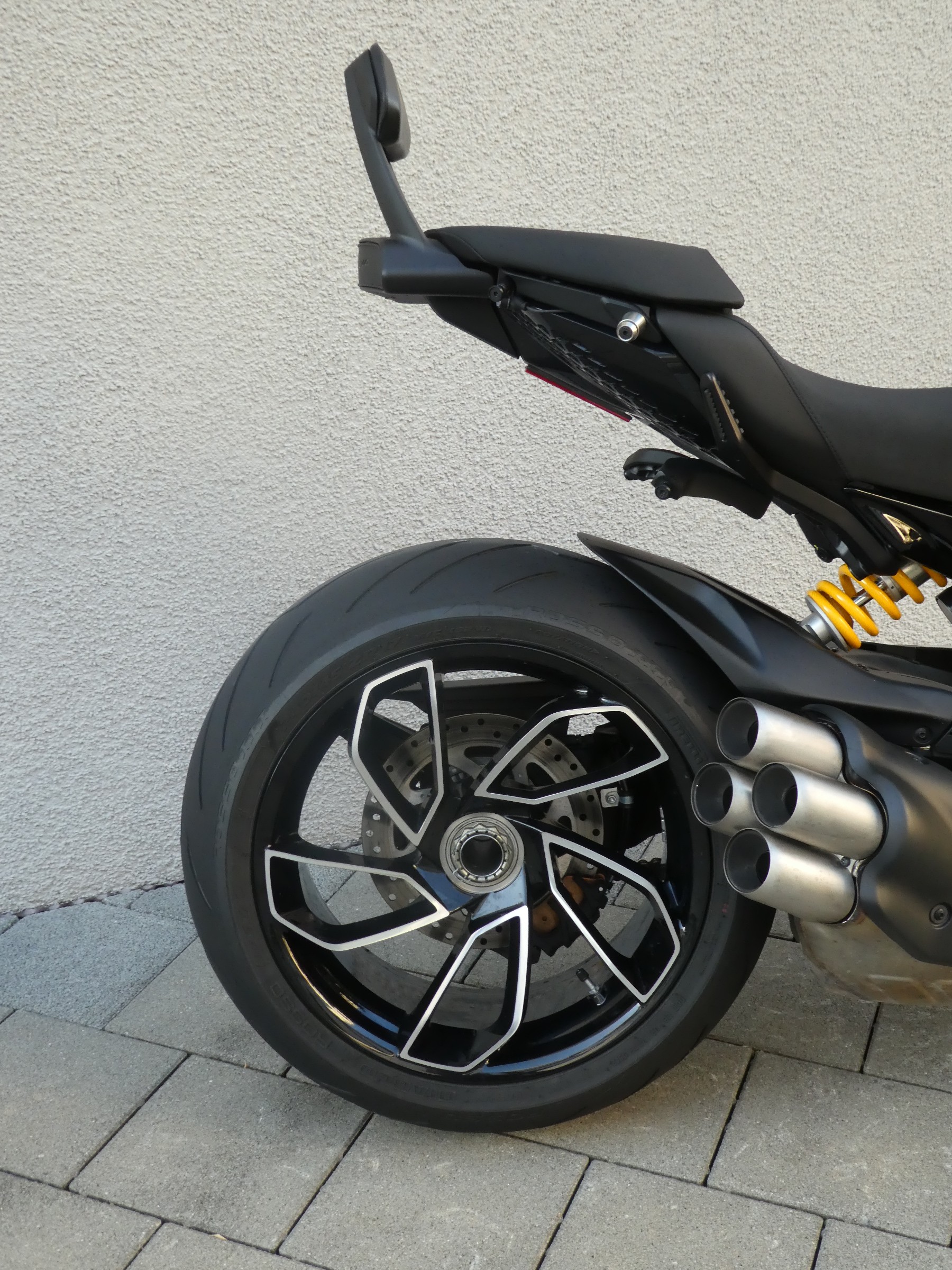 DUCATI Diavel V4-showroom-element-3