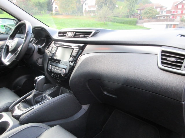 NISSAN Qashqai 1.7 dCi Tekna 4x4-image-6