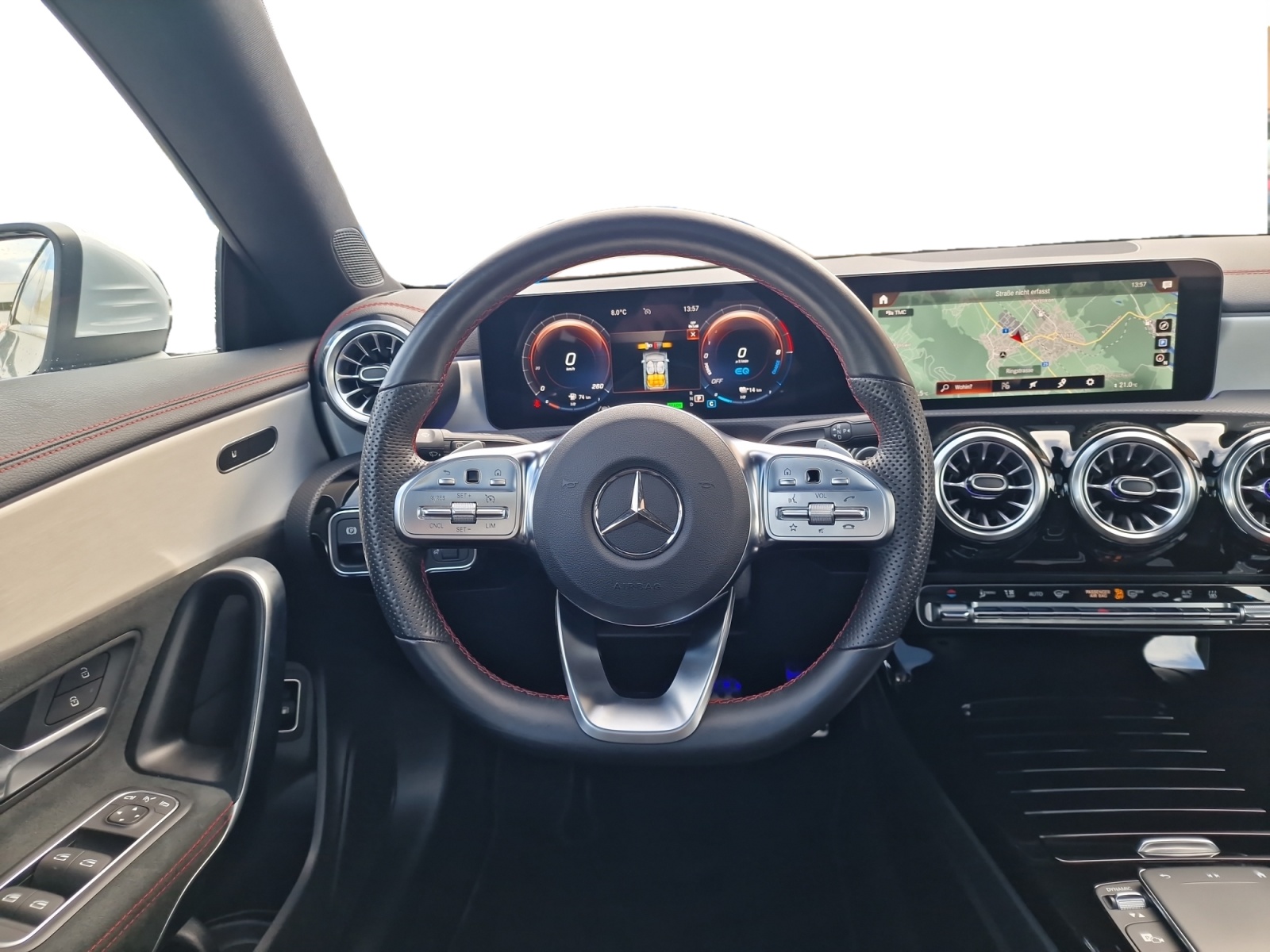 MERCEDES-BENZ CLA Shooting Brake 250e AMG Line AHK Panorama-image-13