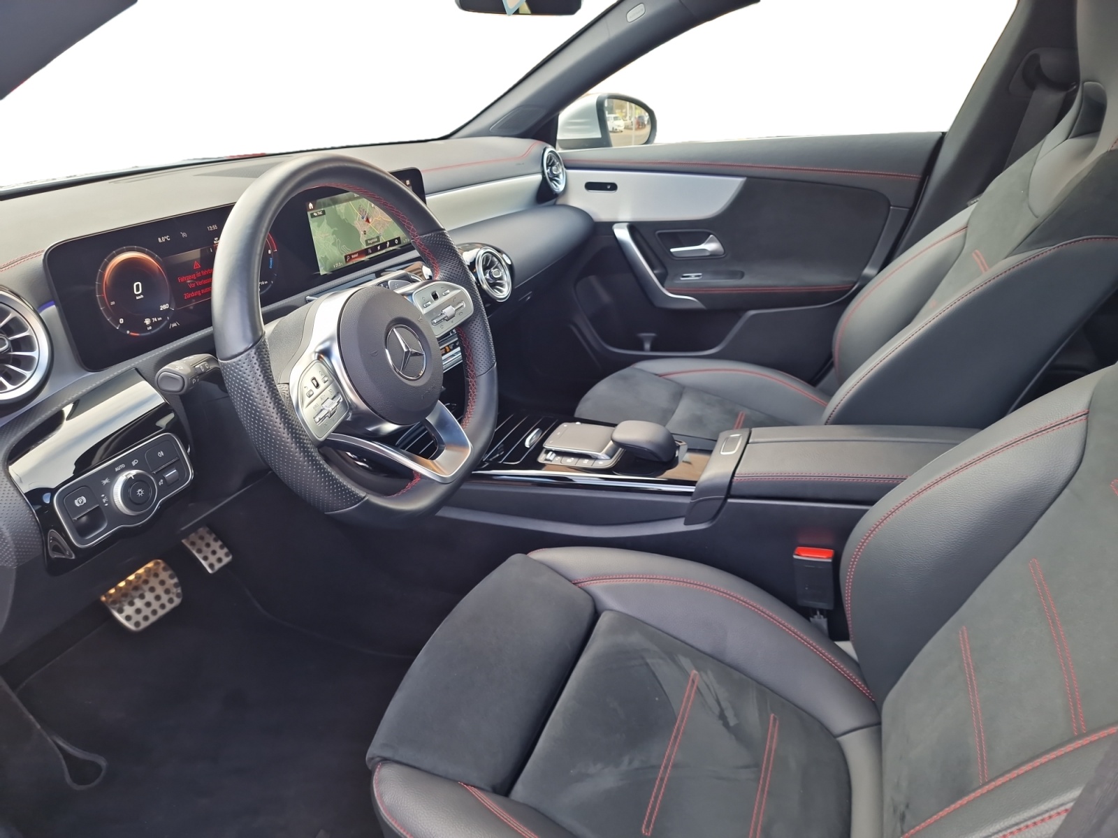 MERCEDES-BENZ CLA Shooting Brake 250e AMG Line AHK Panorama-image-10