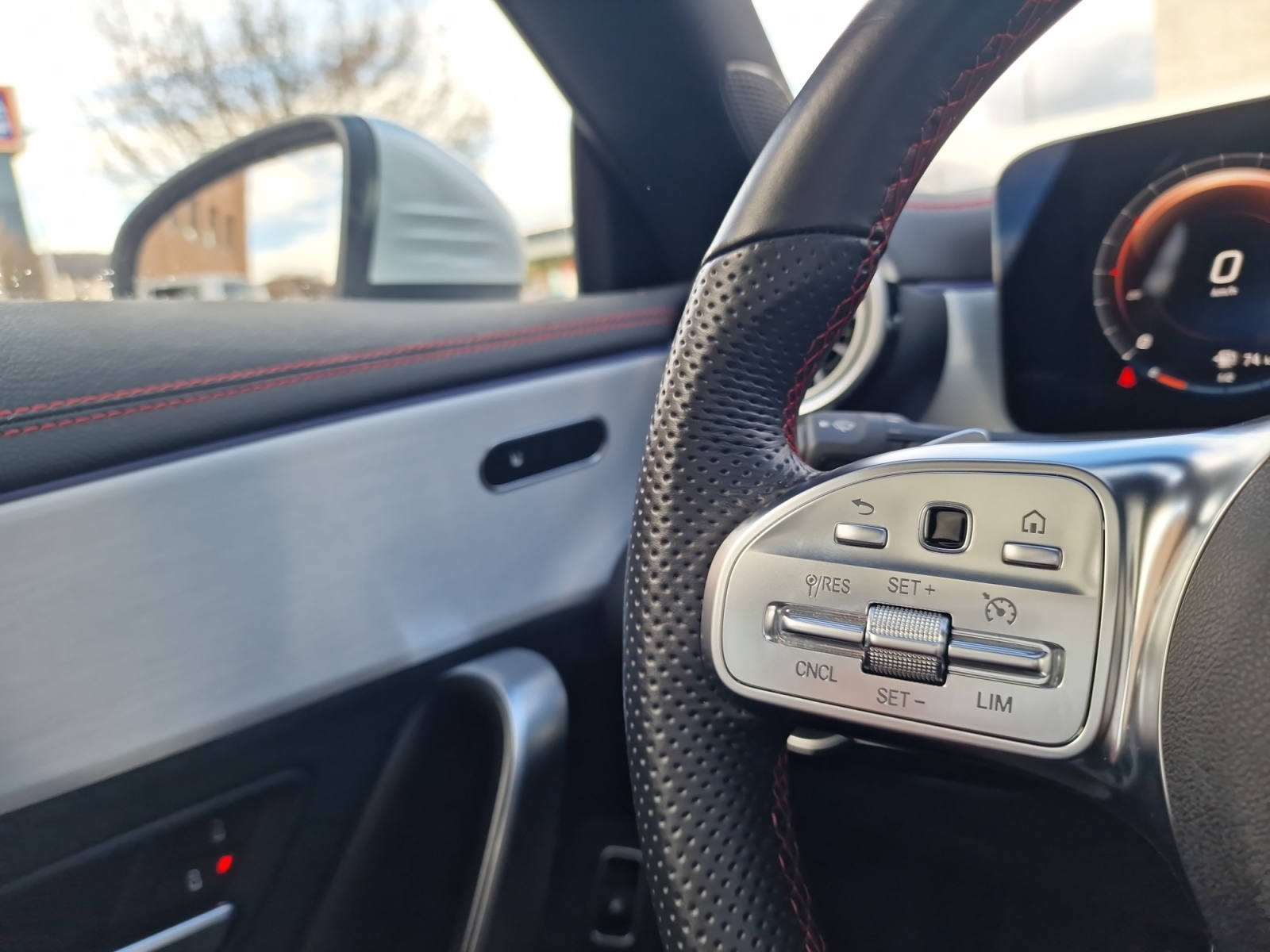 MERCEDES-BENZ CLA Shooting Brake 250e AMG Line AHK Panorama-image-15