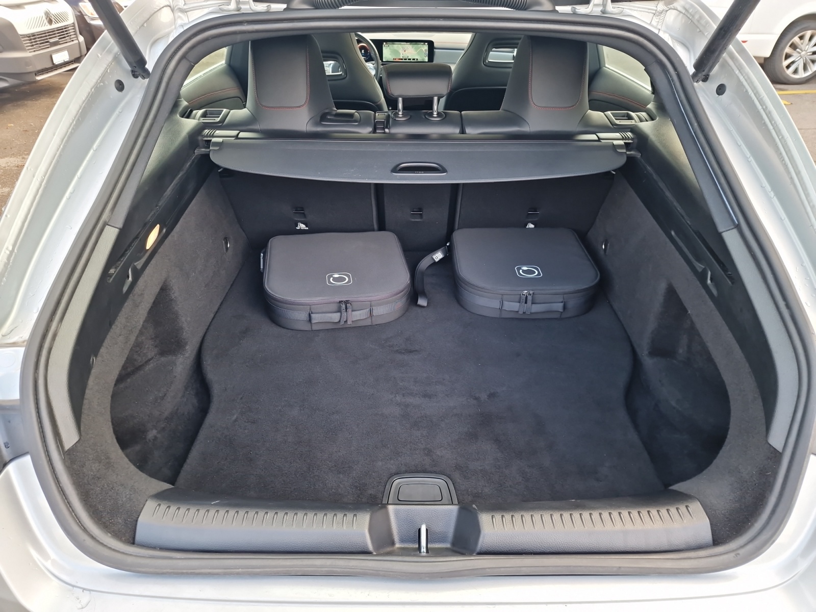 MERCEDES-BENZ CLA Shooting Brake 250e AMG Line AHK Panorama-image-25