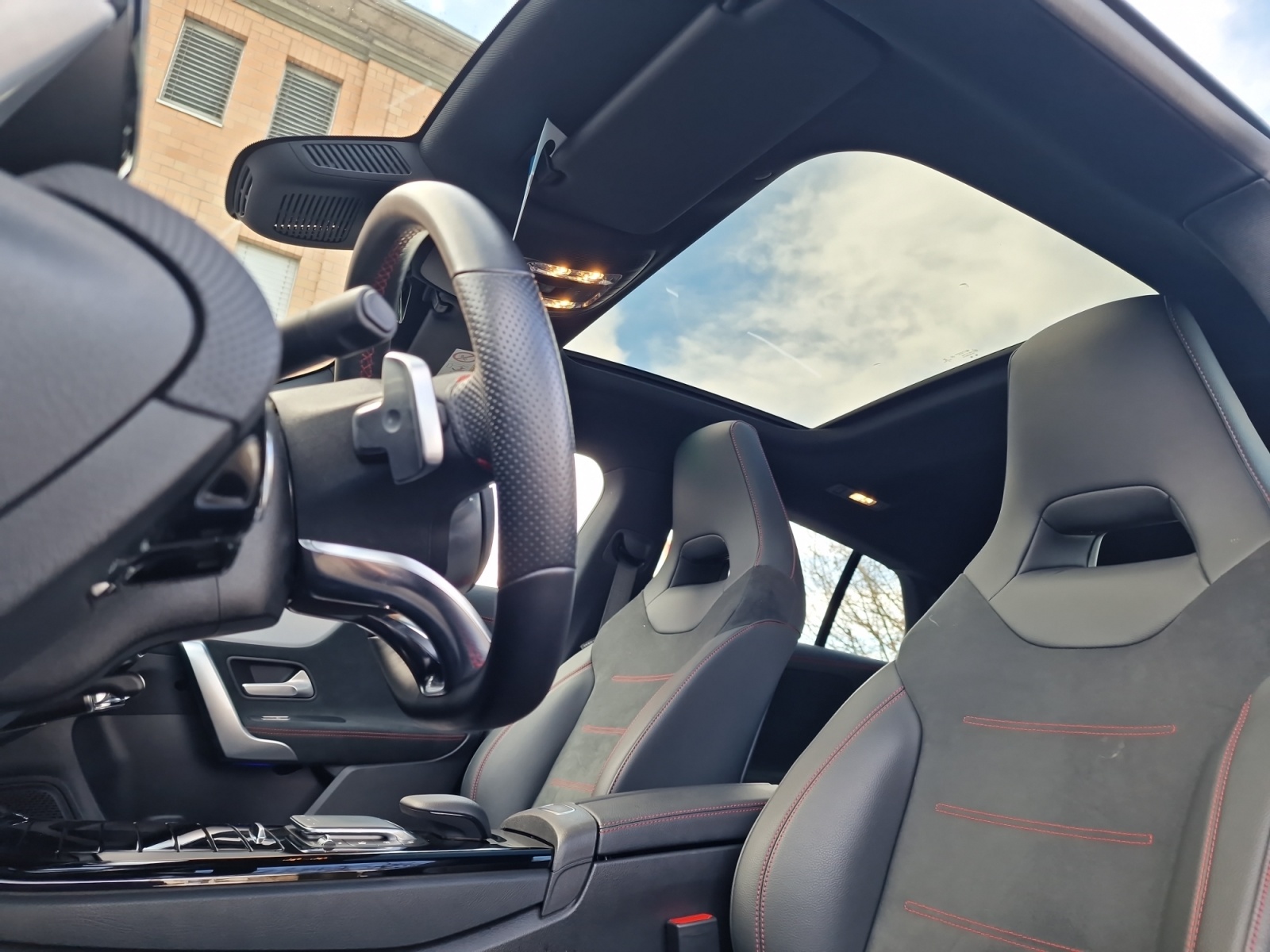 MERCEDES-BENZ CLA Shooting Brake 250e AMG Line AHK Panorama-image-11
