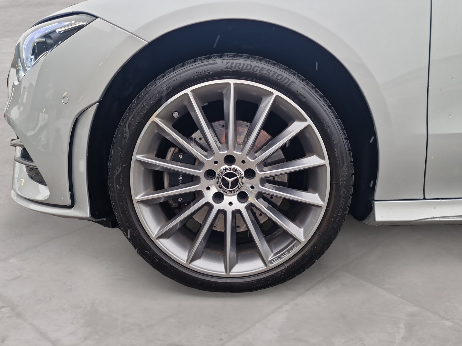 MERCEDES-BENZ CLA Shooting Brake 250e AMG Line AHK Panorama-image-9