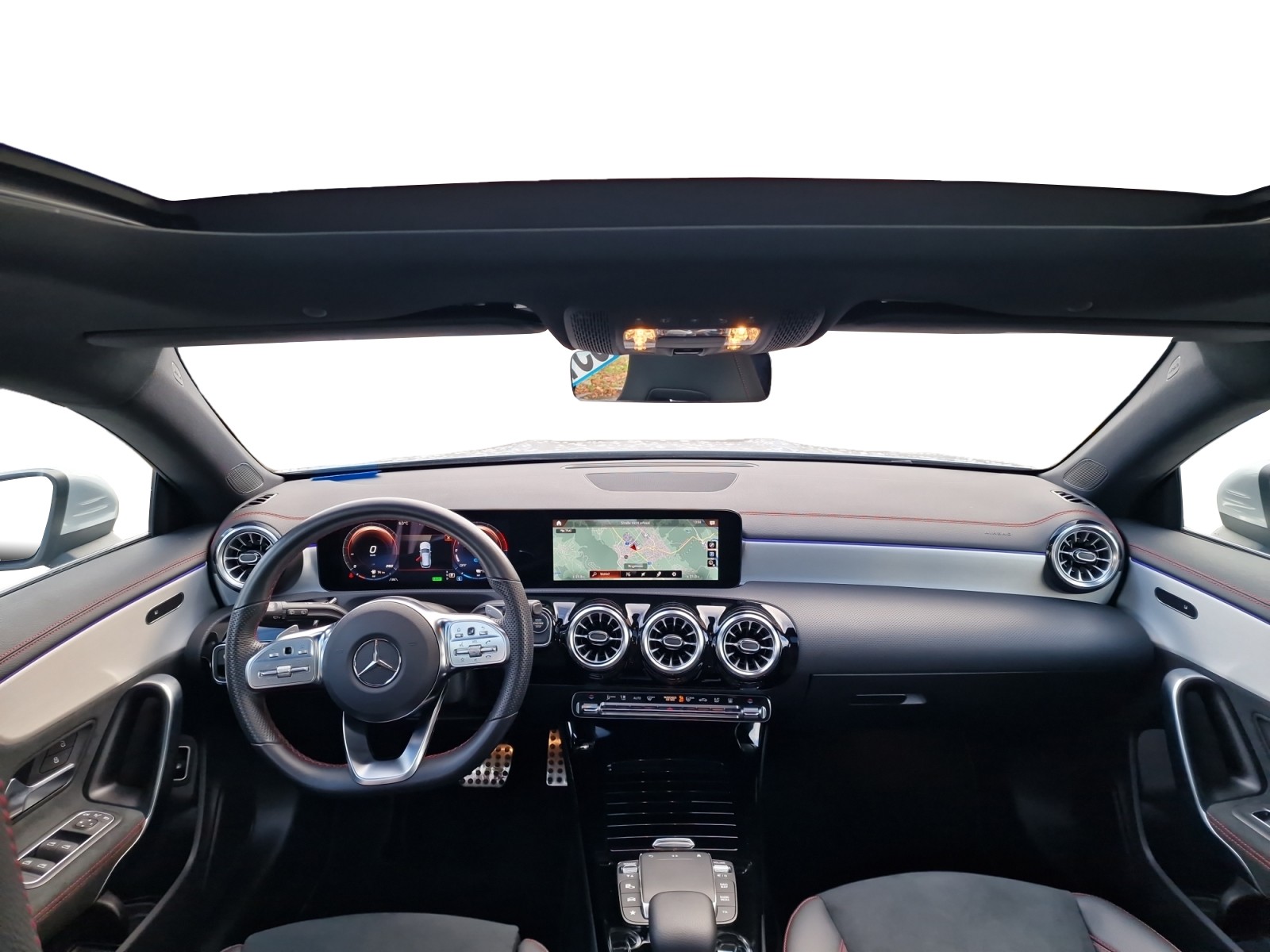 MERCEDES-BENZ CLA Shooting Brake 250e AMG Line AHK Panorama-image-23