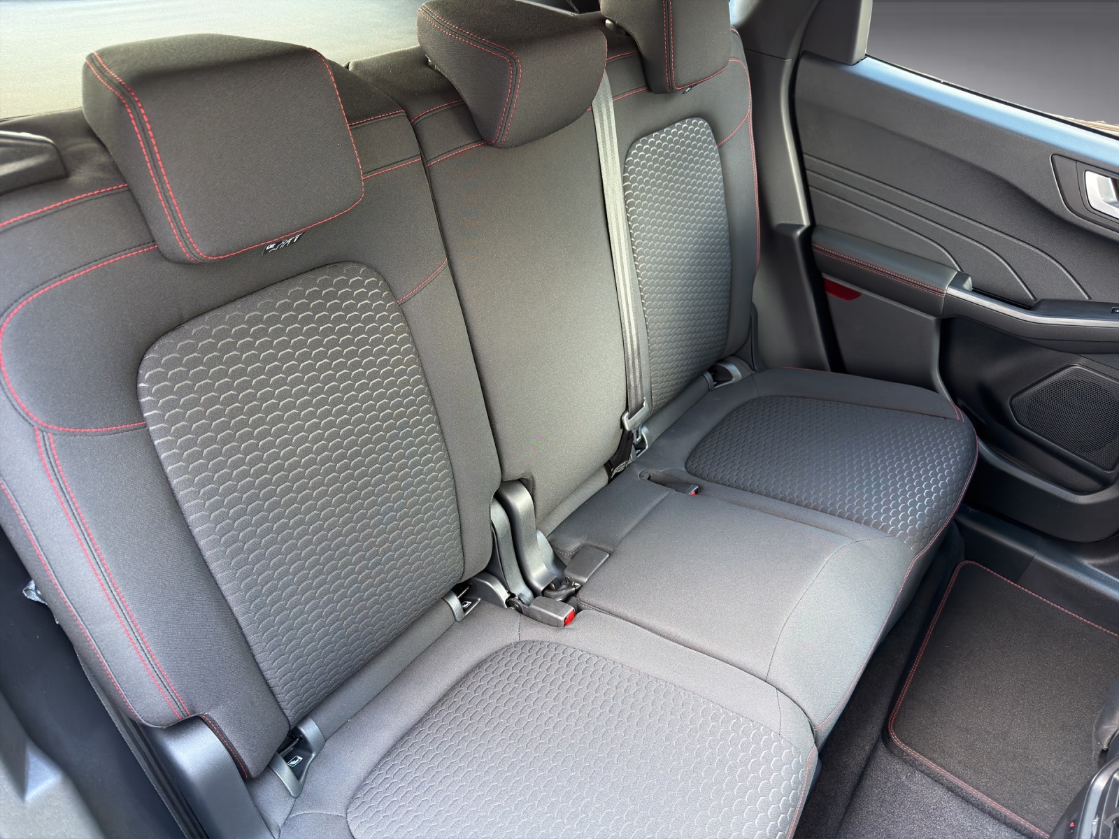 FORD Kuga 2.5 Hybrid ST-Line 4x4-image-14