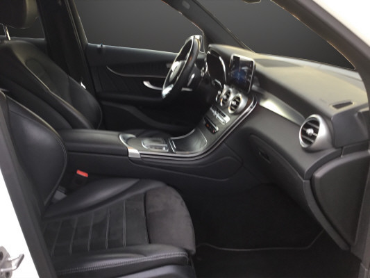 MERCEDES-BENZ GLC 300 de AMG Line 4M A-image-8