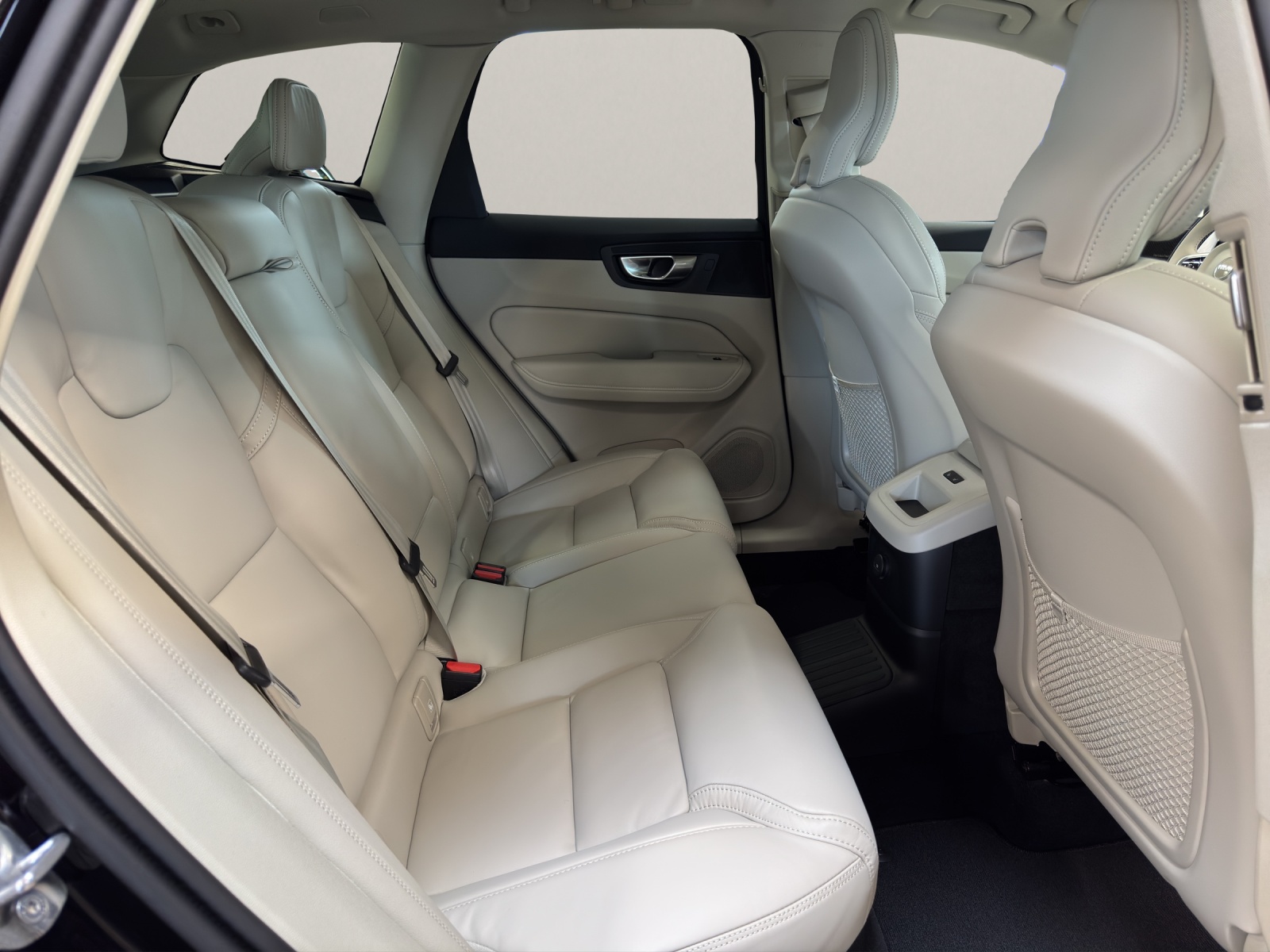 VOLVO XC60 2.0 T8 TE Ultra Dark eAWD-image-10