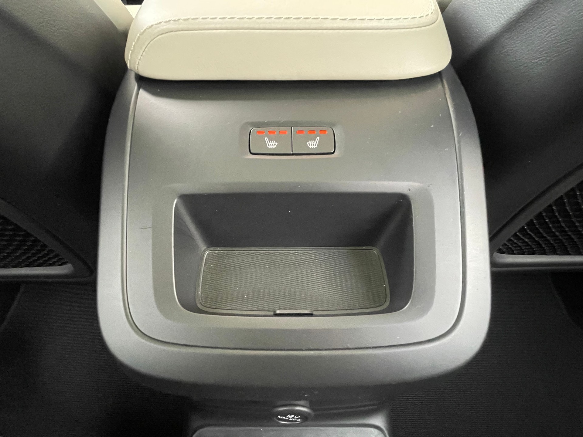 VOLVO XC60 T8 eAWD Inscription-image-11