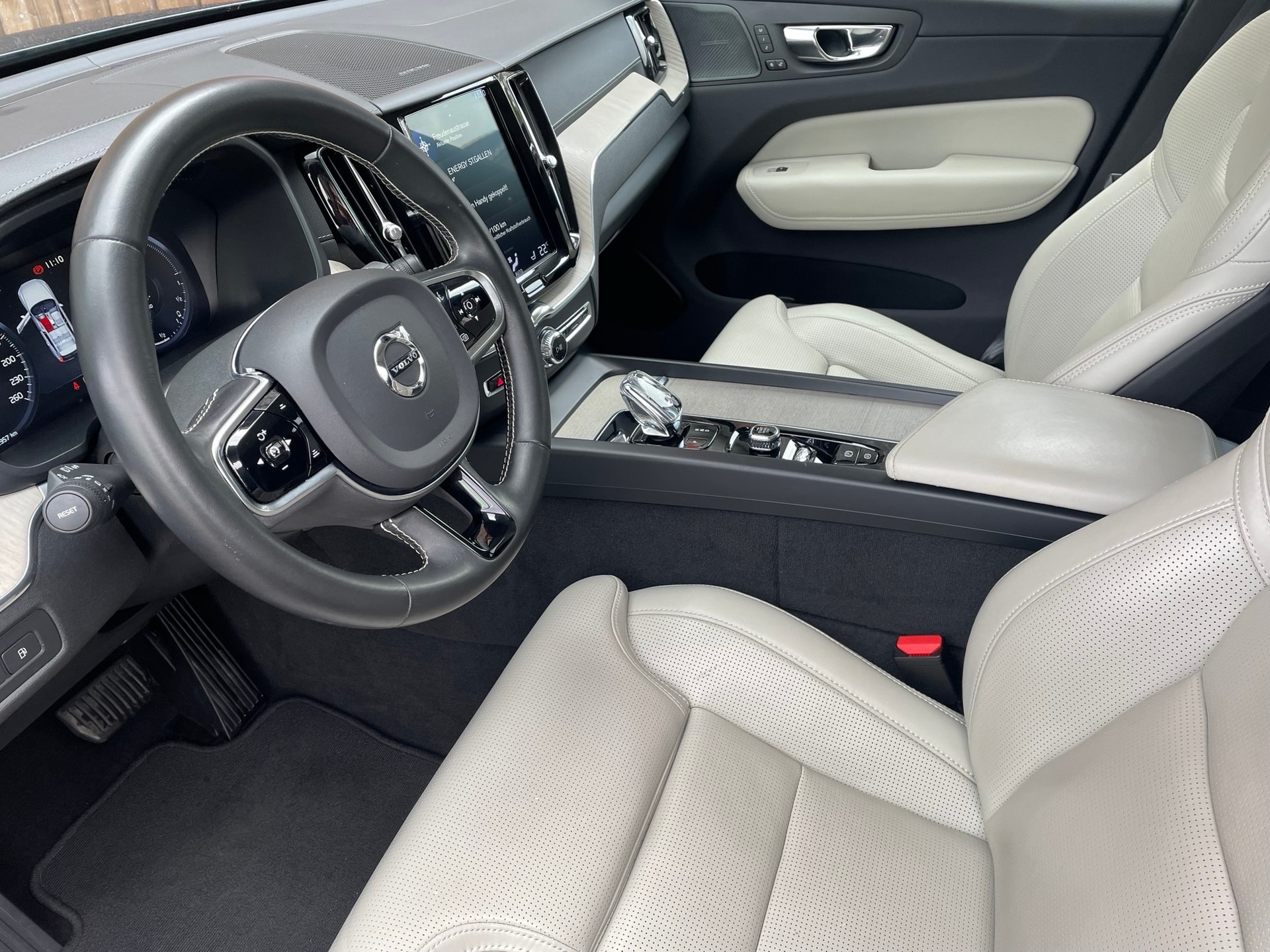 VOLVO XC60 T8 eAWD Inscription-image-3