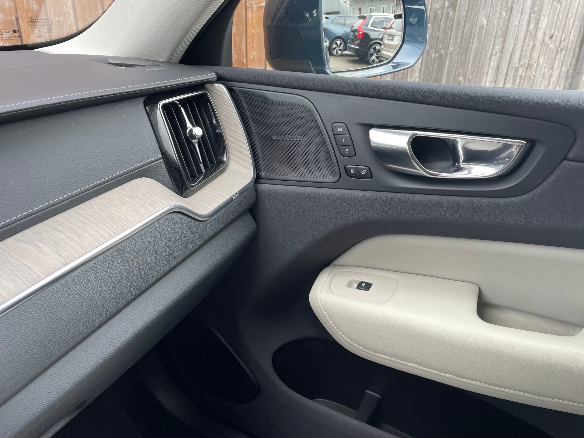VOLVO XC60 T8 eAWD Inscription-image-13