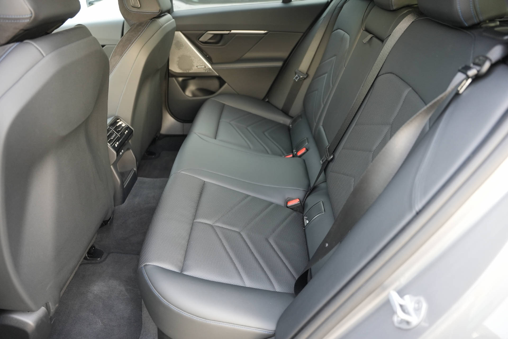 BMW 520d xDrive 48V Touring M Sport Steptronic-image-10