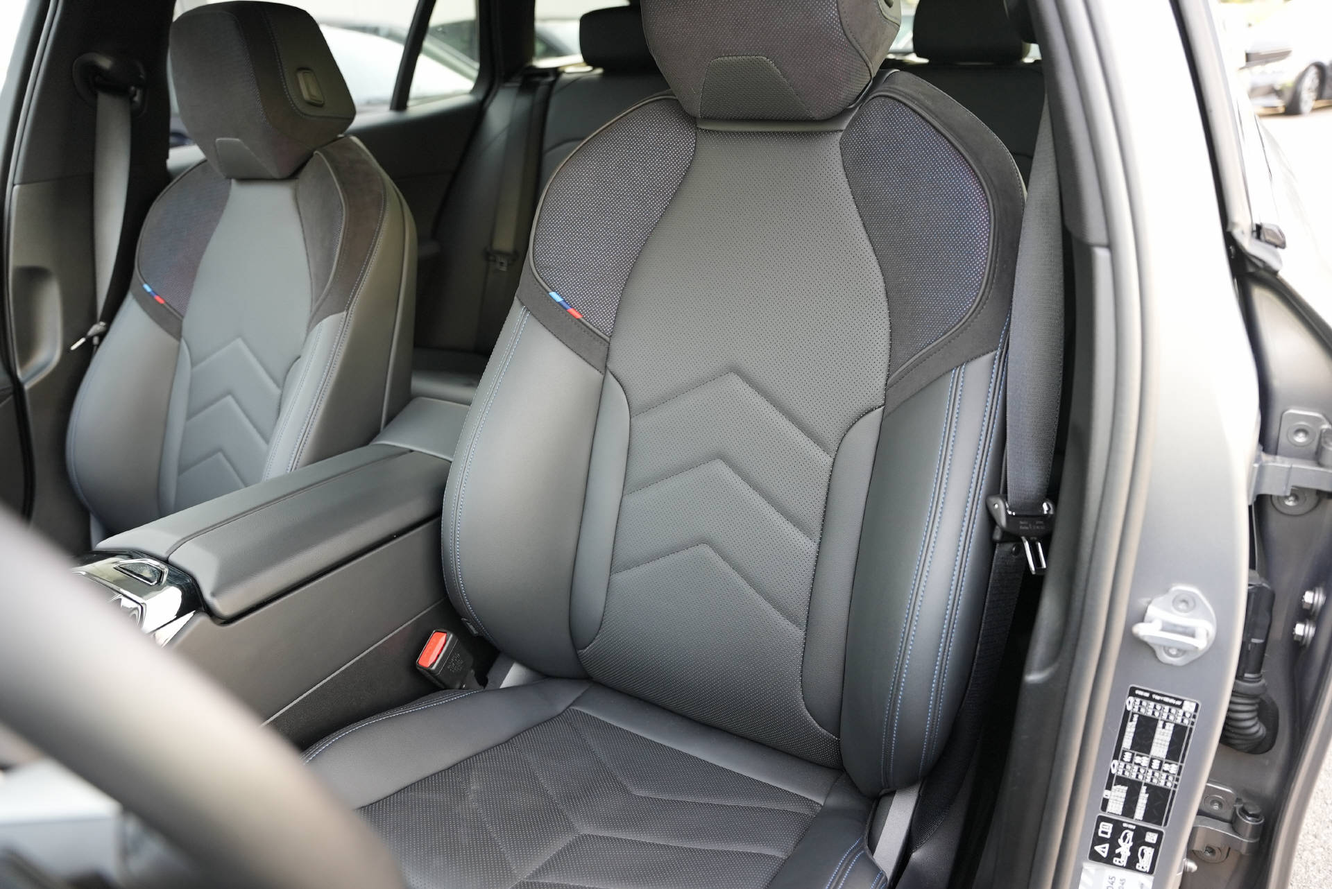 BMW 520d xDrive 48V Touring M Sport Steptronic-image-9