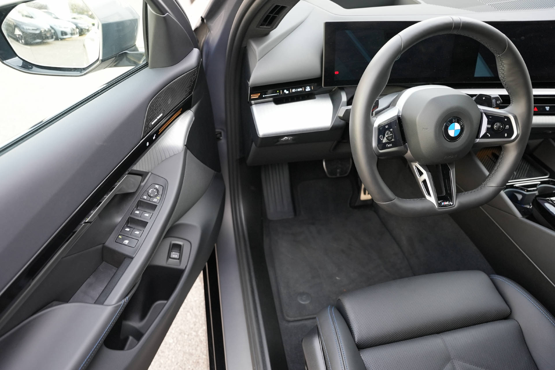 BMW 520d xDrive 48V Touring M Sport Steptronic-image-8