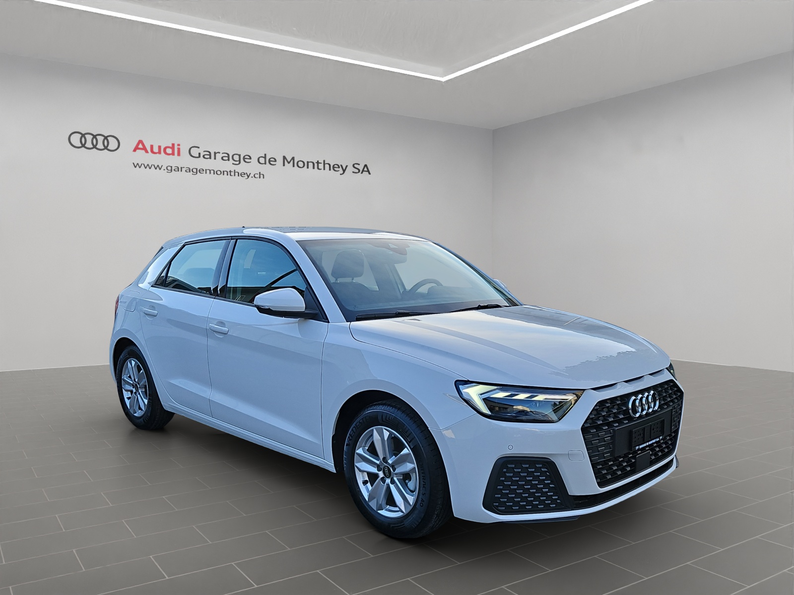 AUDI A1 Sportback 30 TFSI Attraction S-tronic-image-2