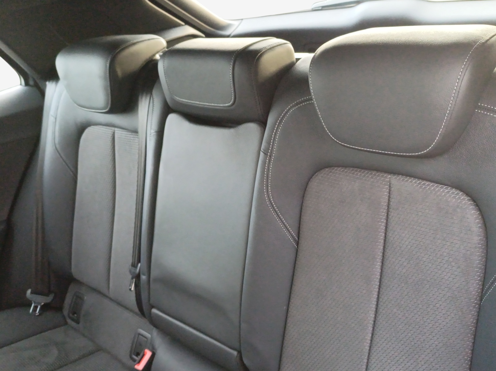 AUDI Q2 2.0 TFSI sport quattro S-tronic-image-11
