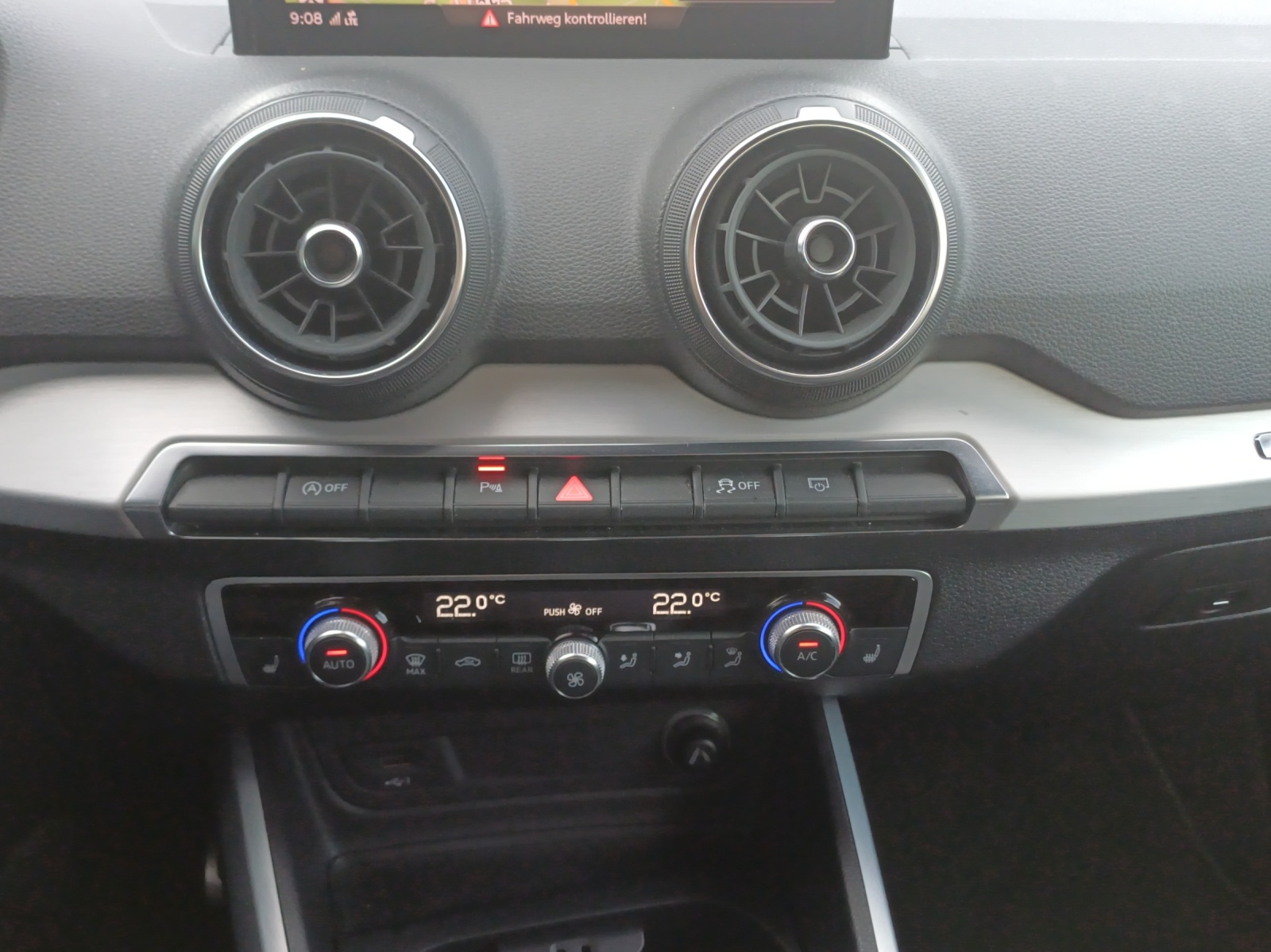 AUDI Q2 2.0 TFSI sport quattro S-tronic-image-15