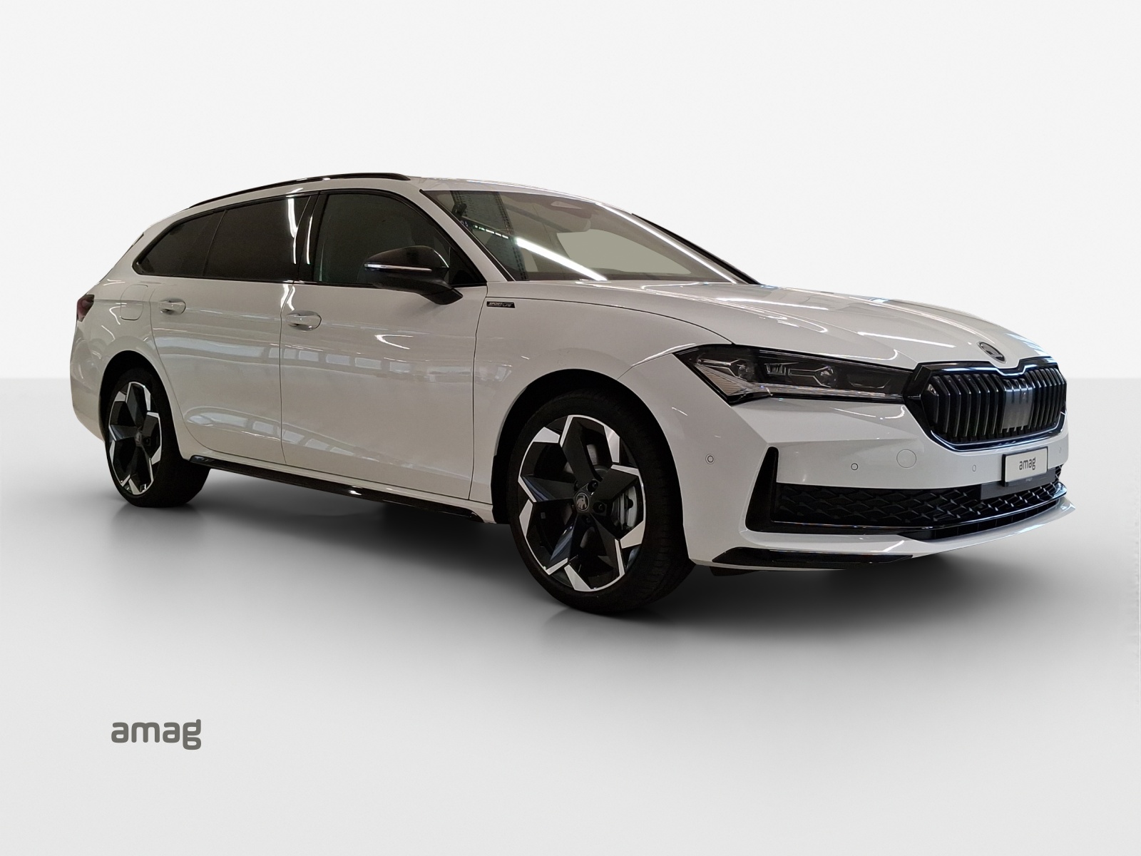 SKODA Superb Combi 1.5 TSI PHEV Sportline DSG-image-5