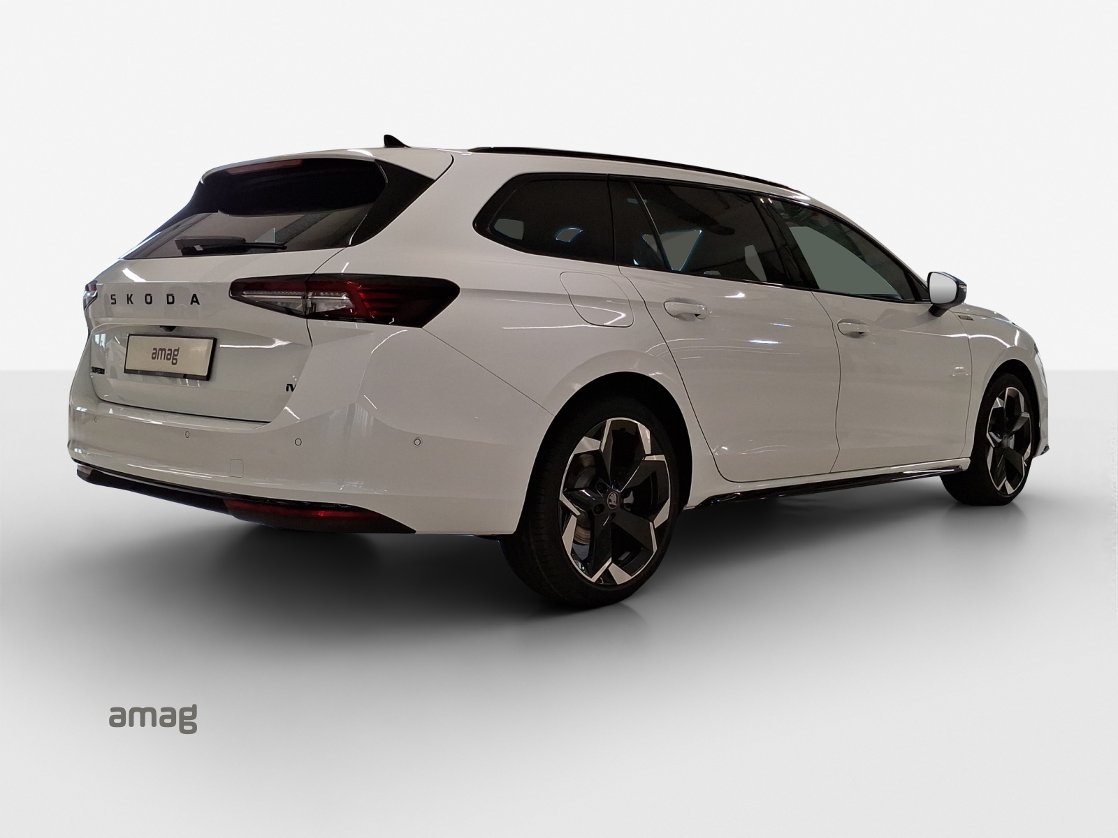 SKODA Superb Combi 1.5 TSI PHEV Sportline DSG-image-4