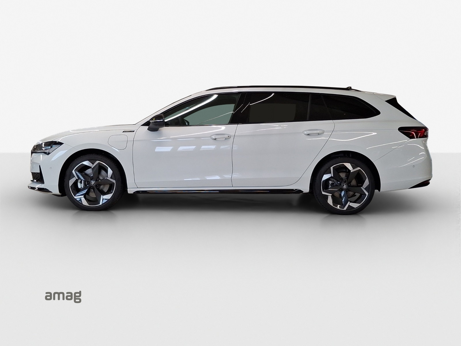 SKODA Superb Combi 1.5 TSI PHEV Sportline DSG-image-1
