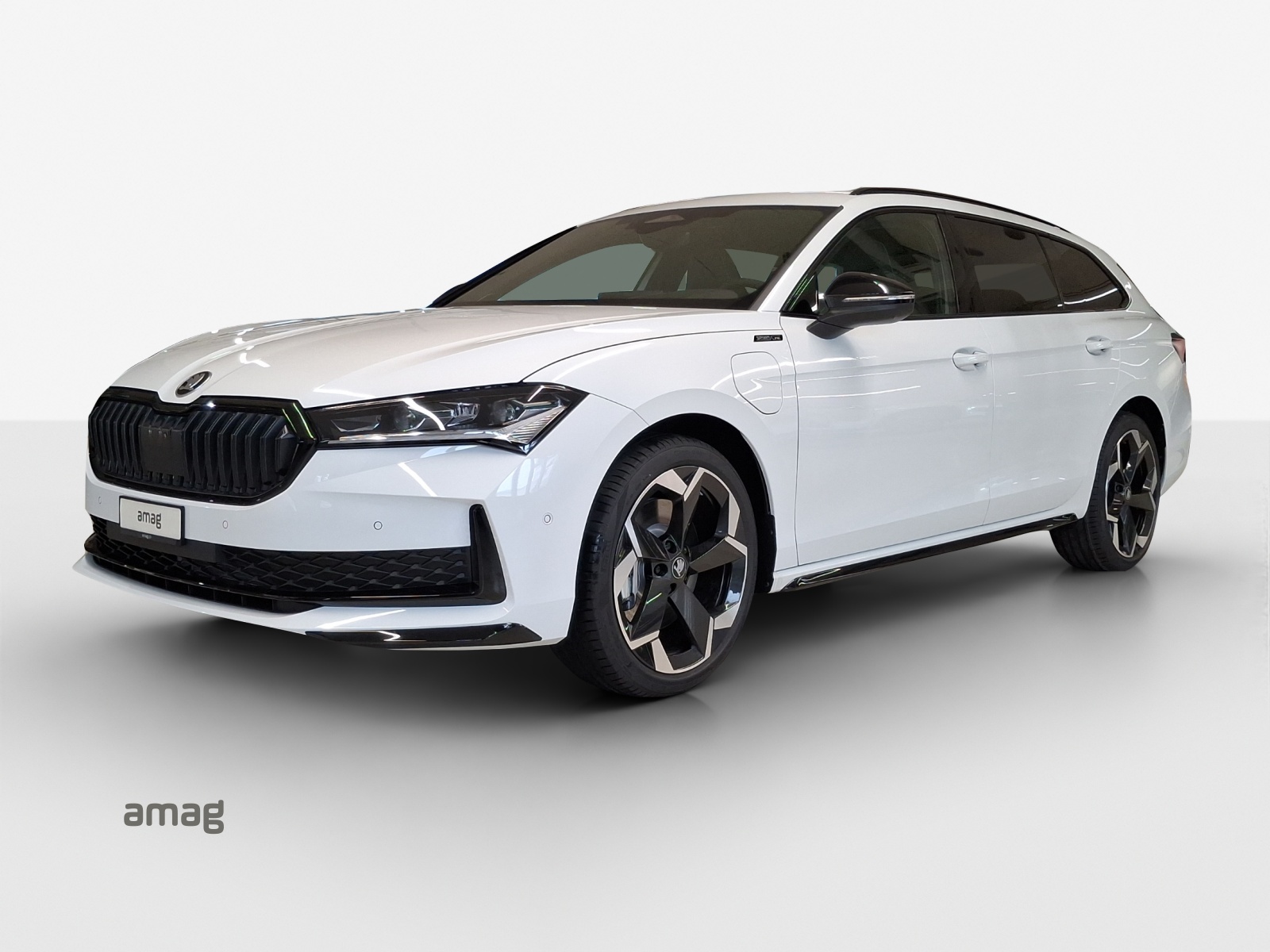 SKODA Superb Combi 1.5 TSI PHEV Sportline DSG-image-0
