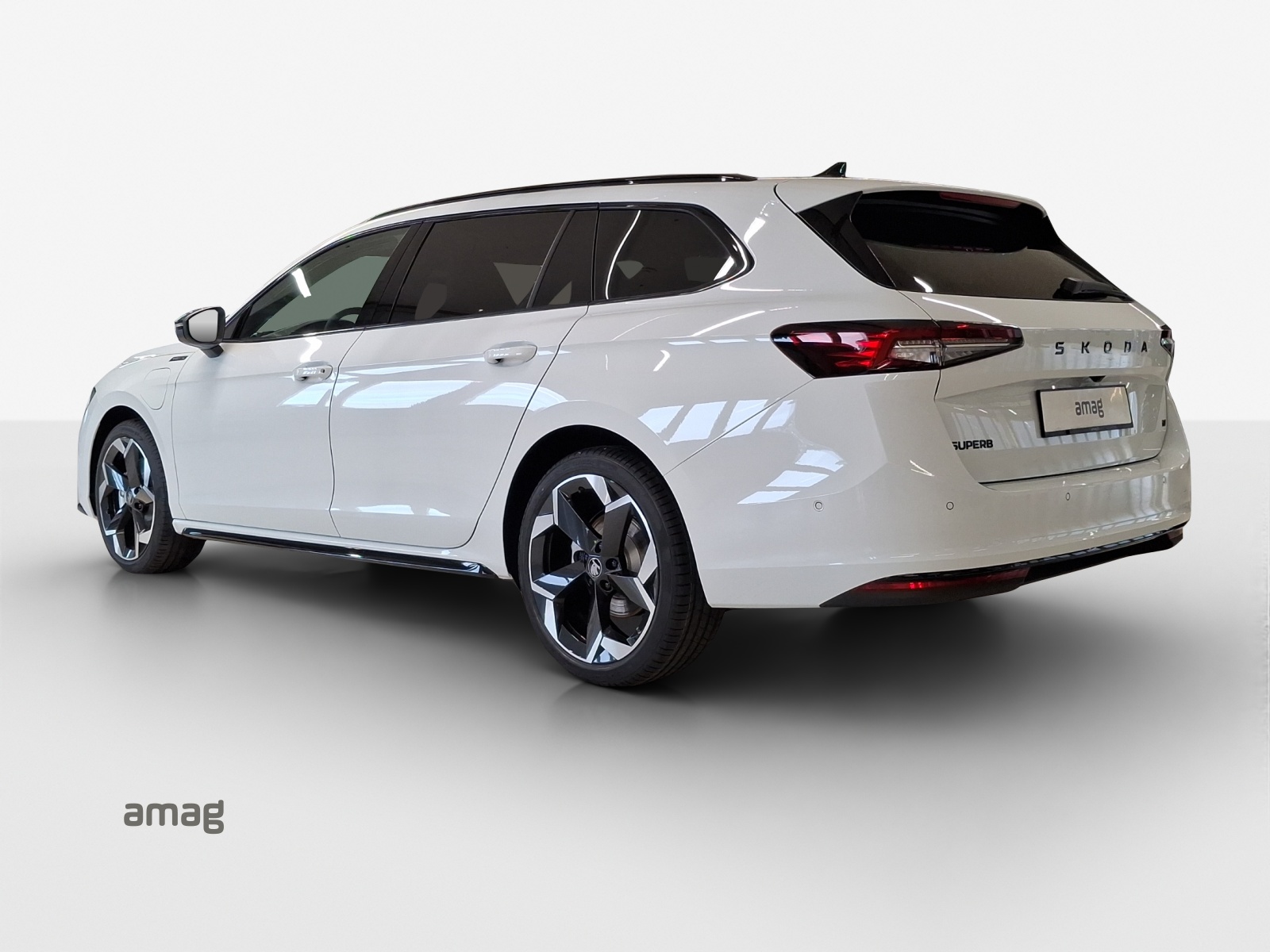 SKODA Superb Combi 1.5 TSI PHEV Sportline DSG-image-2