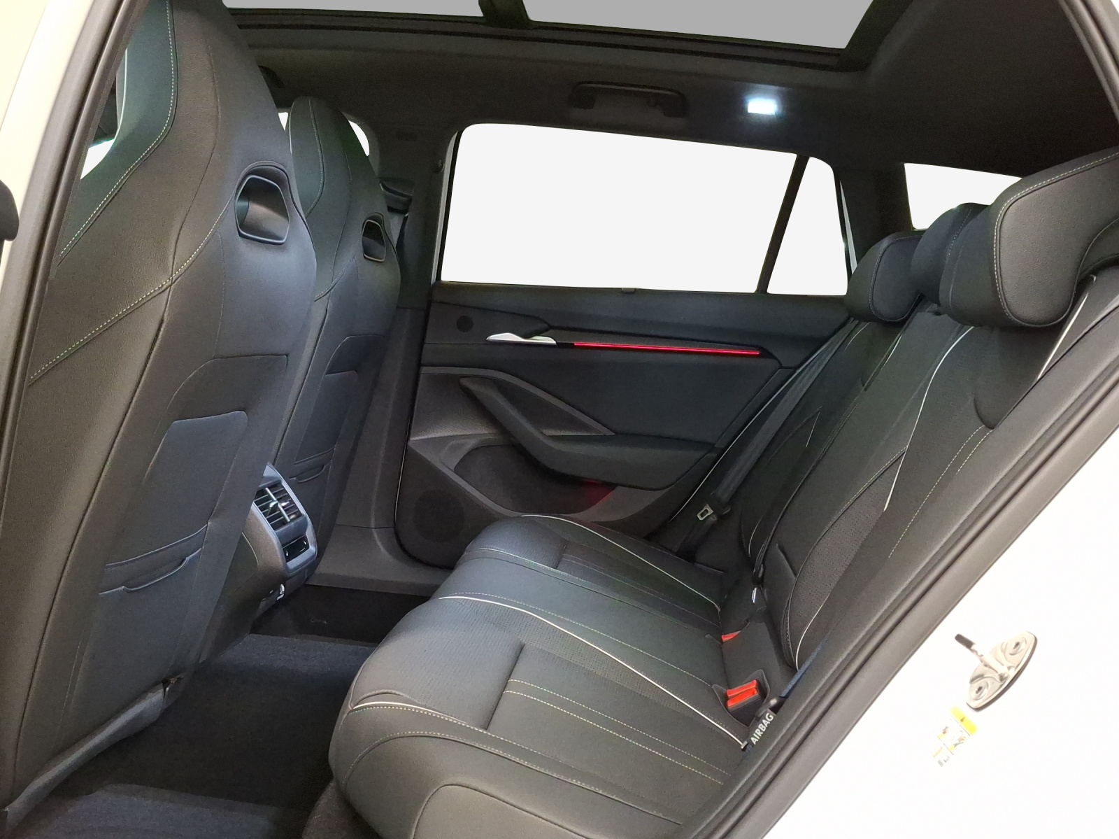 SKODA Superb Combi 1.5 TSI PHEV Sportline DSG-image-11