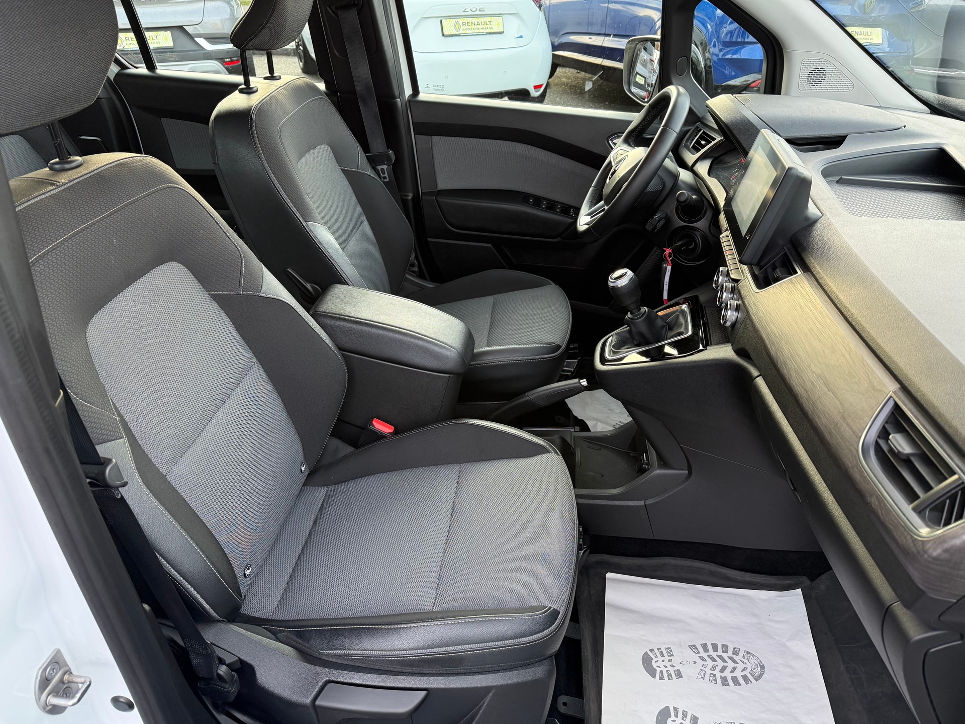 RENAULT Kangoo 1.5 dCi 95 Intens-image-9