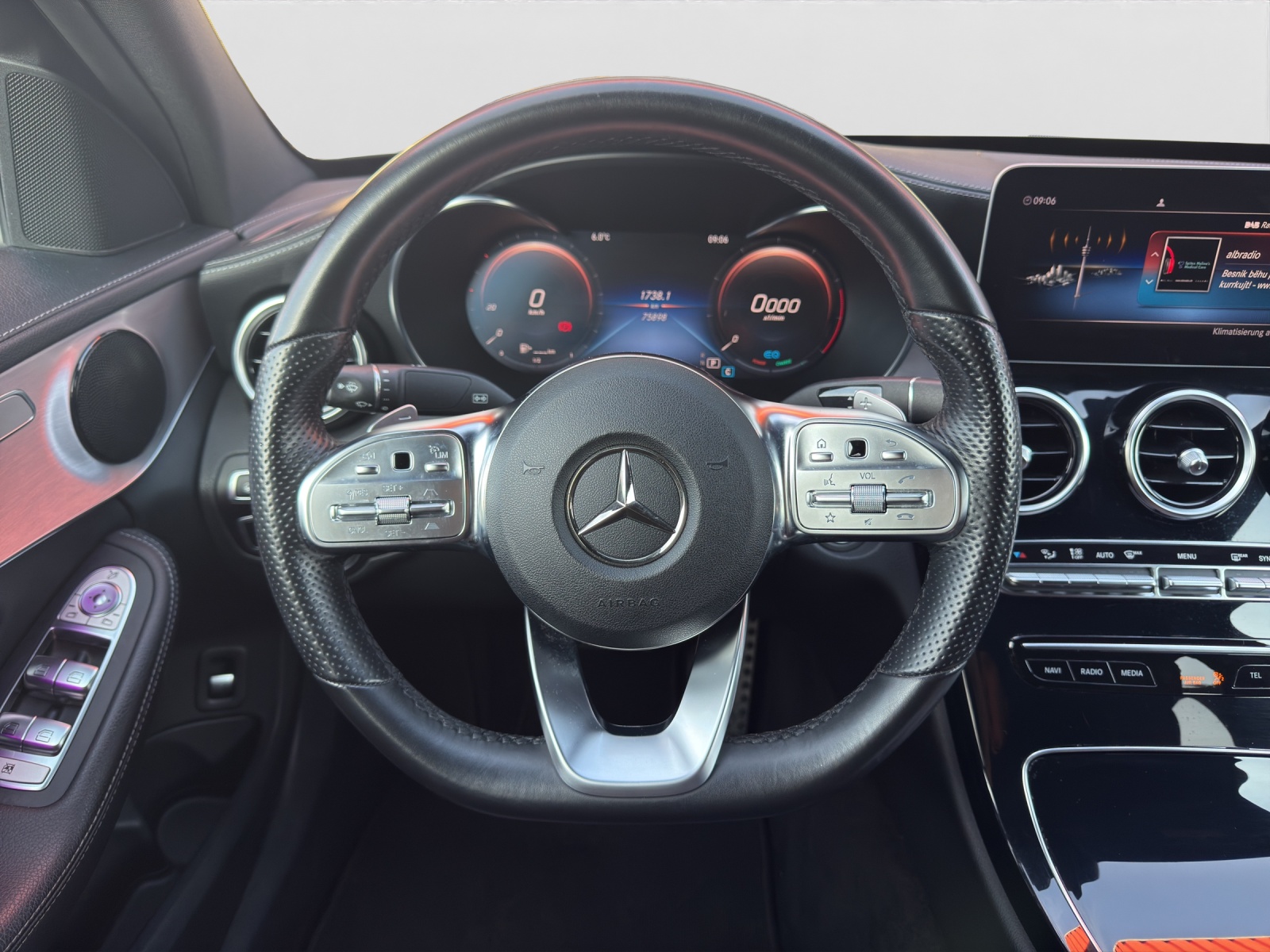MERCEDES-BENZ C 200 Swiss Star AMG Line 4Matic 9G-Tronic-image-12