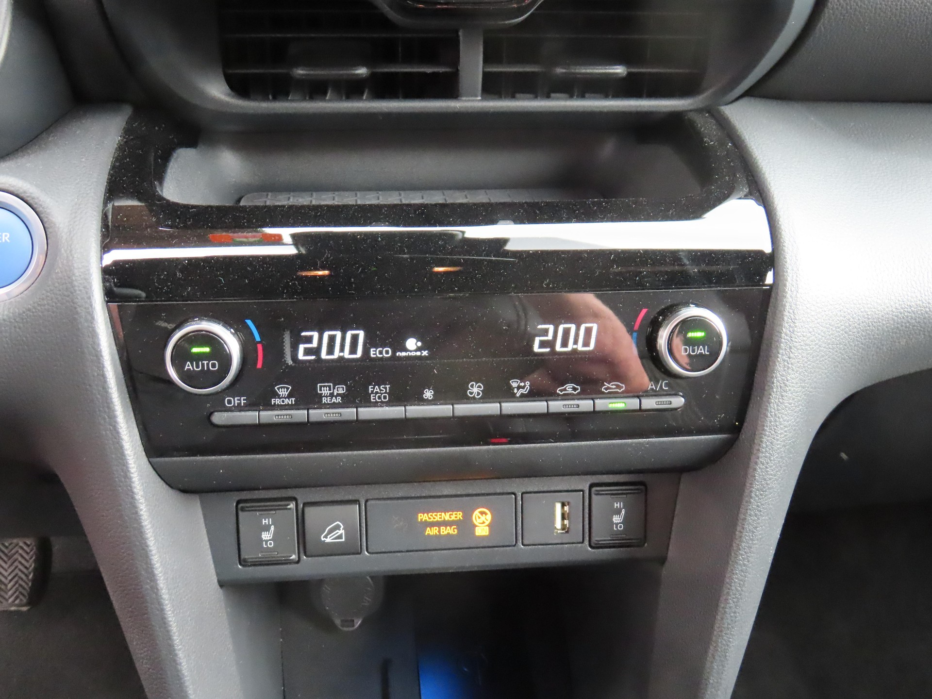 TOYOTA Yaris Cross 1.5 VVT-i HSD Adventure AWD-i-image-10