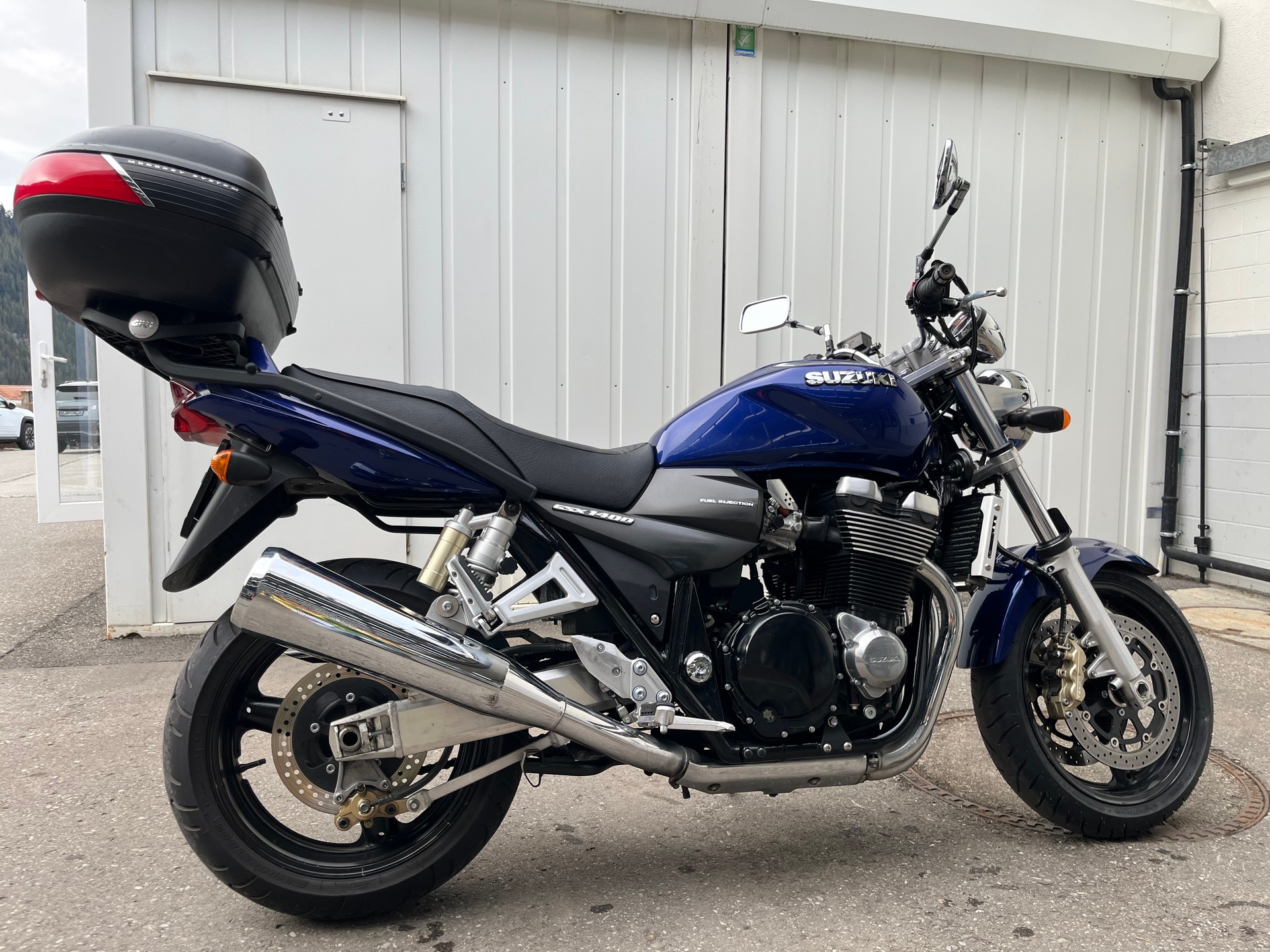 SUZUKI GSX 1400 K2-image-1