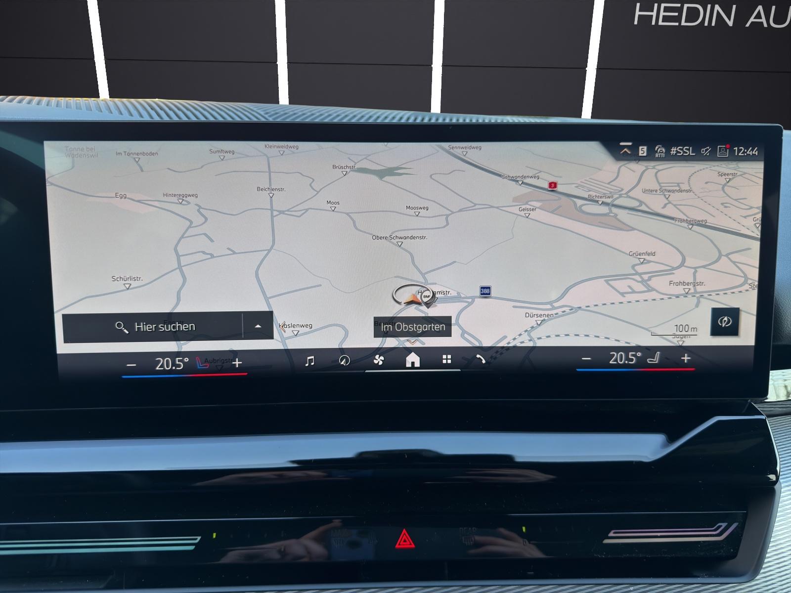 BMW 520d xDrive Touring-image-12