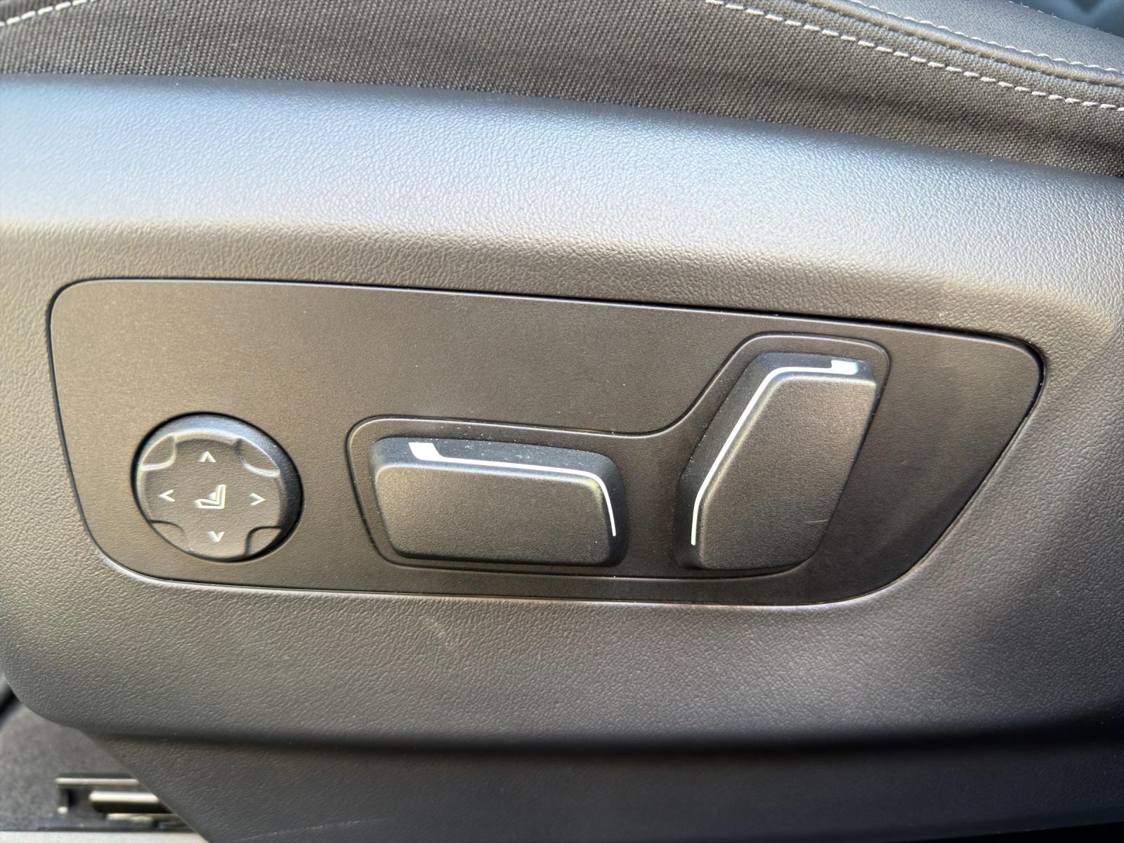BMW 520d xDrive Touring-image-14