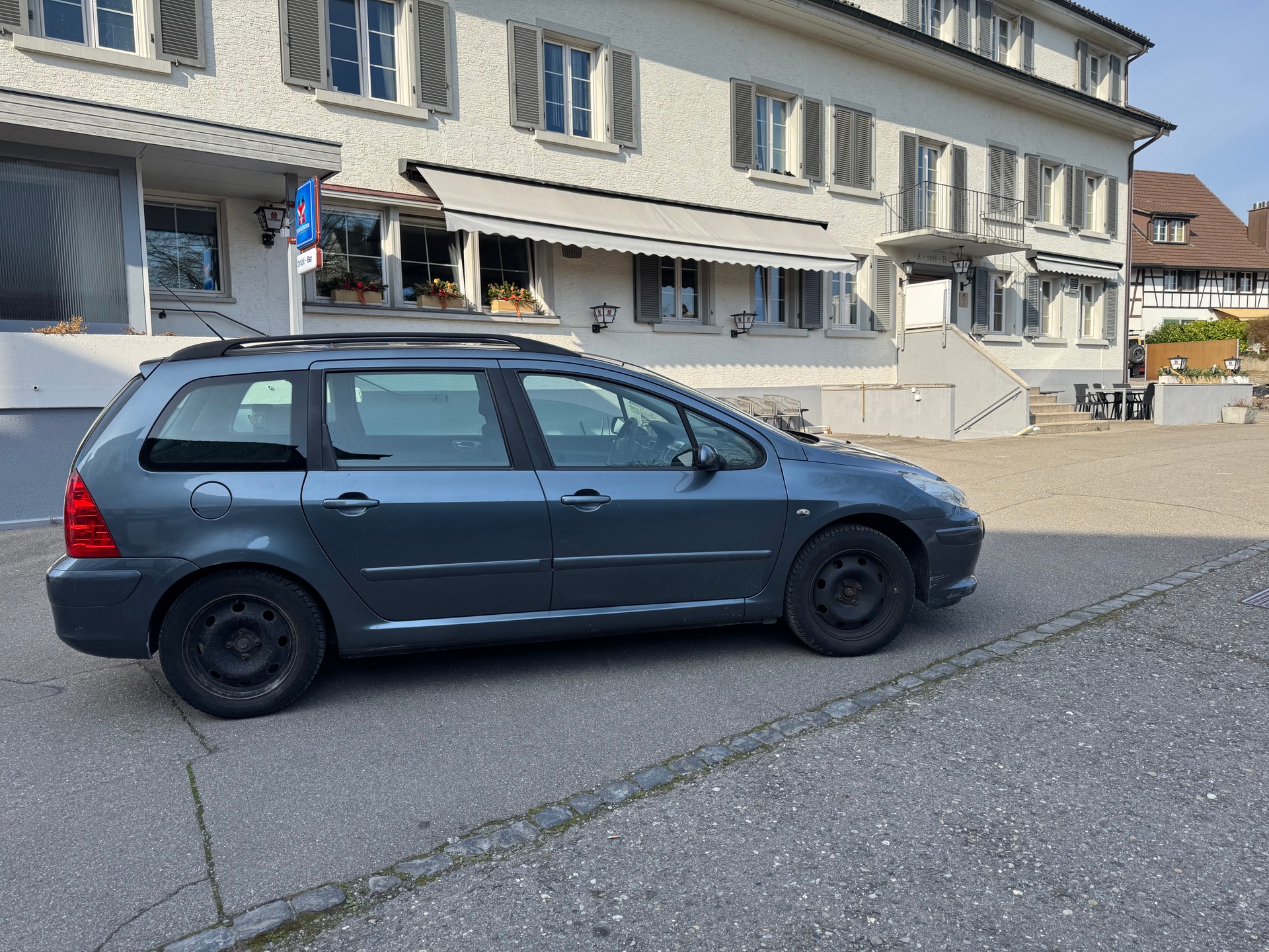 PEUGEOT 307 SW 2.0 HDI Platinum Edition-image-3