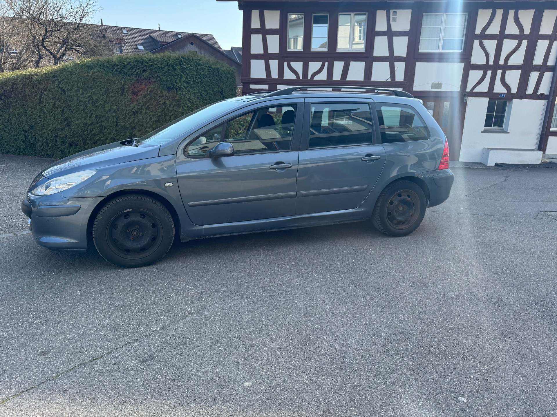 PEUGEOT 307 SW 2.0 HDI Platinum Edition-image-1