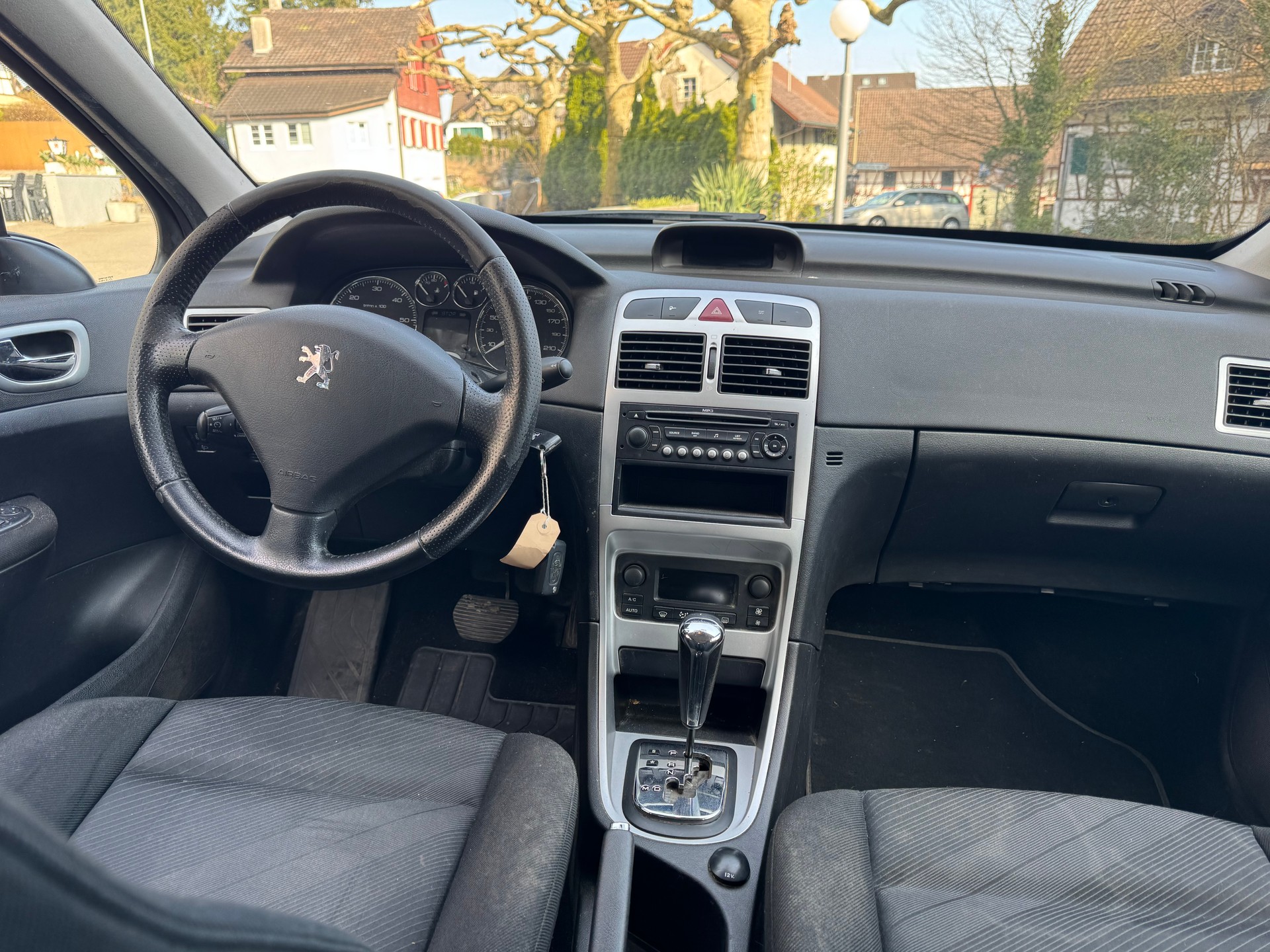 PEUGEOT 307 SW 2.0 HDI Platinum Edition-image-4