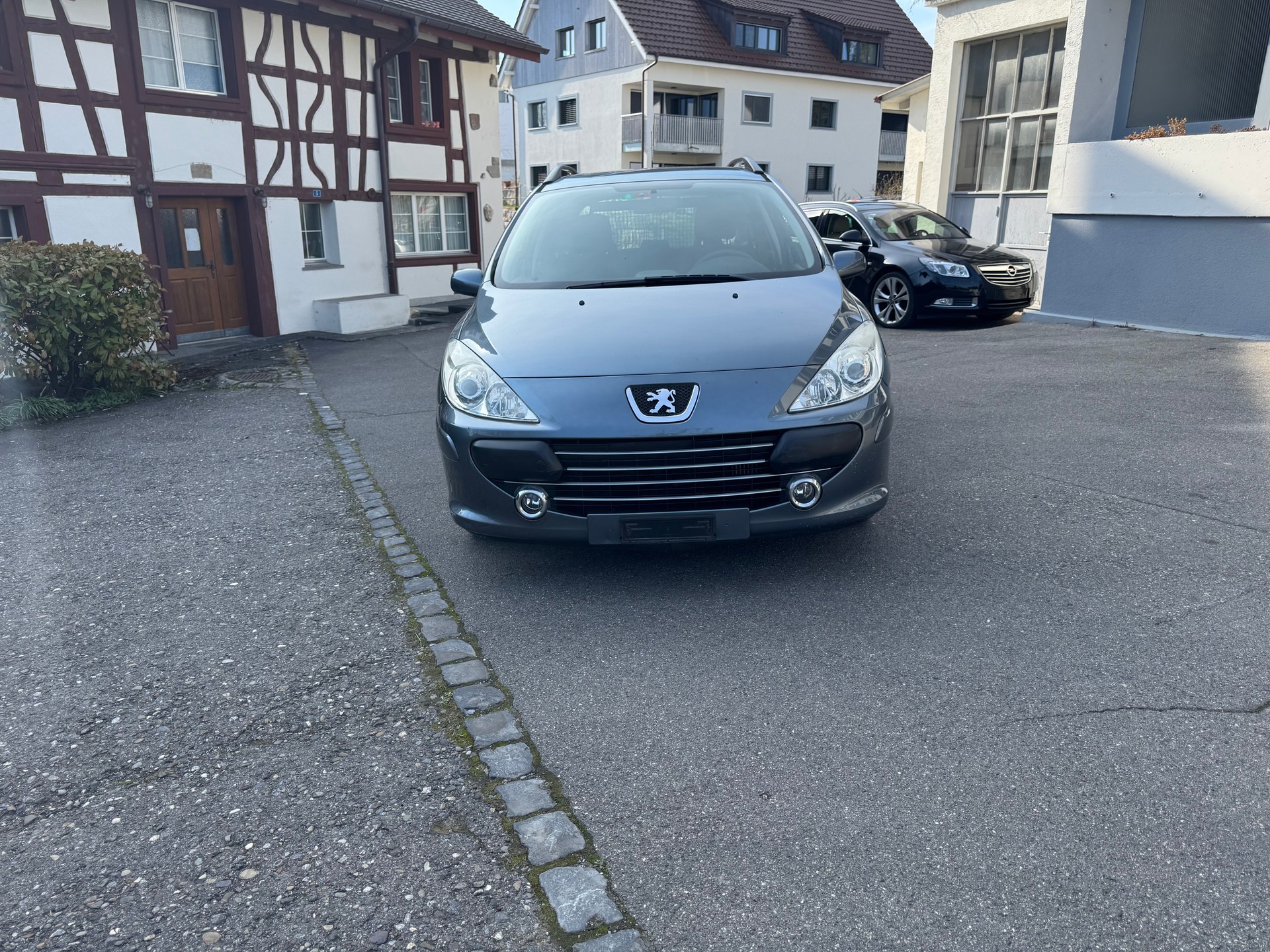 PEUGEOT 307 SW 2.0 HDI Platinum Edition-image-0